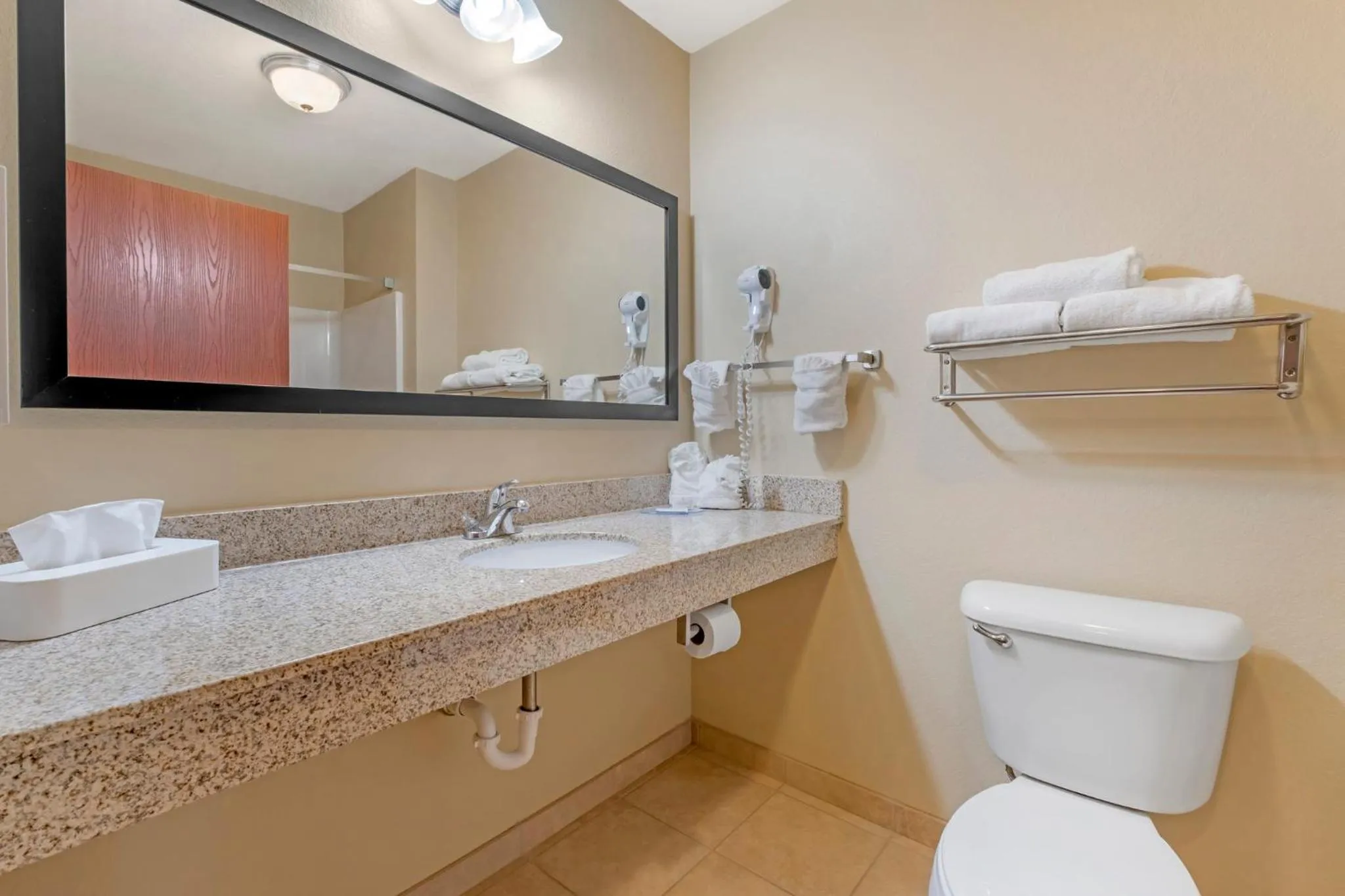 Bathroom in Red Roof Inn Charlestown