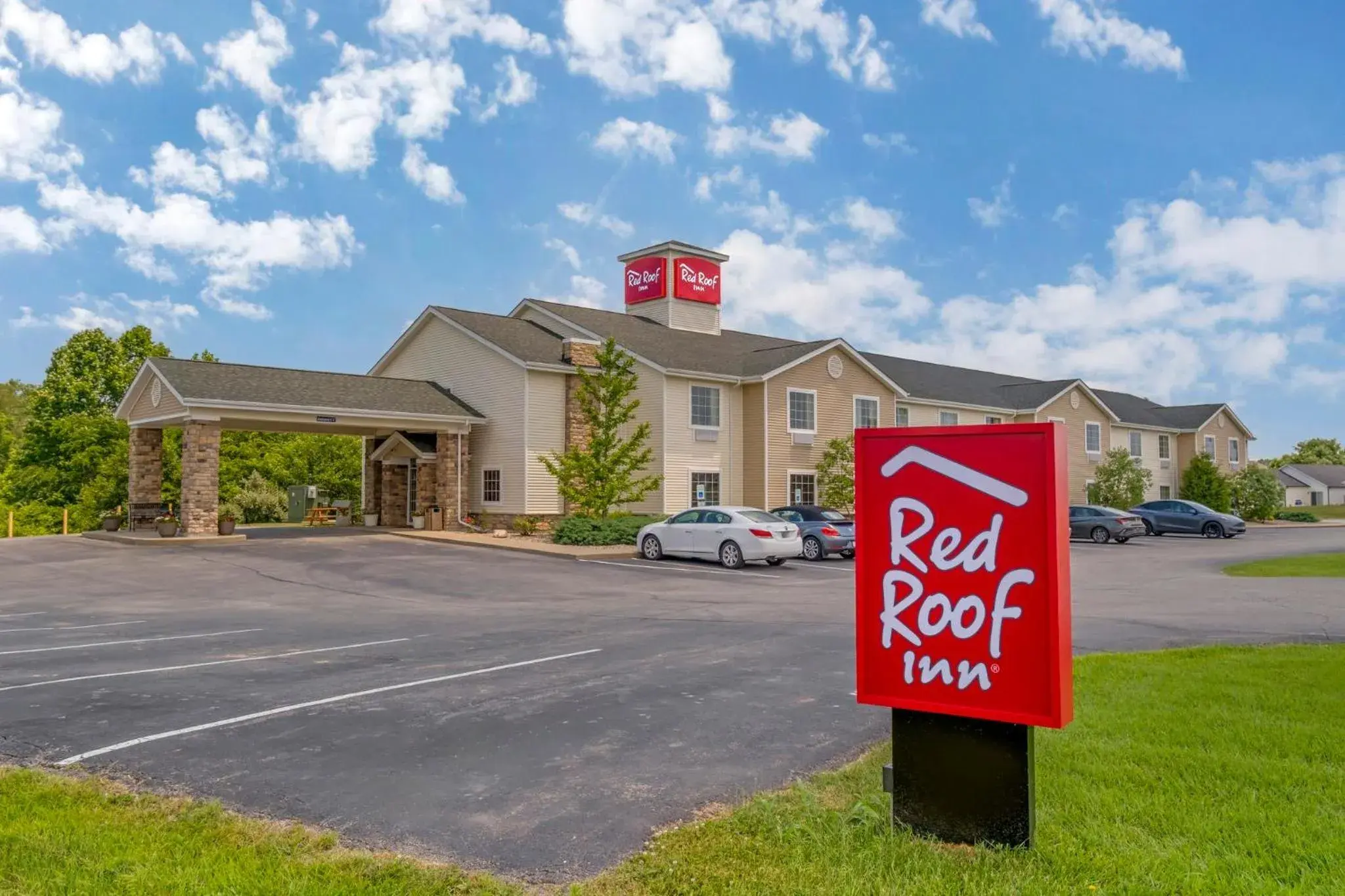 Property building in Red Roof Inn Charlestown Property building in Red Roof Inn Charlestown