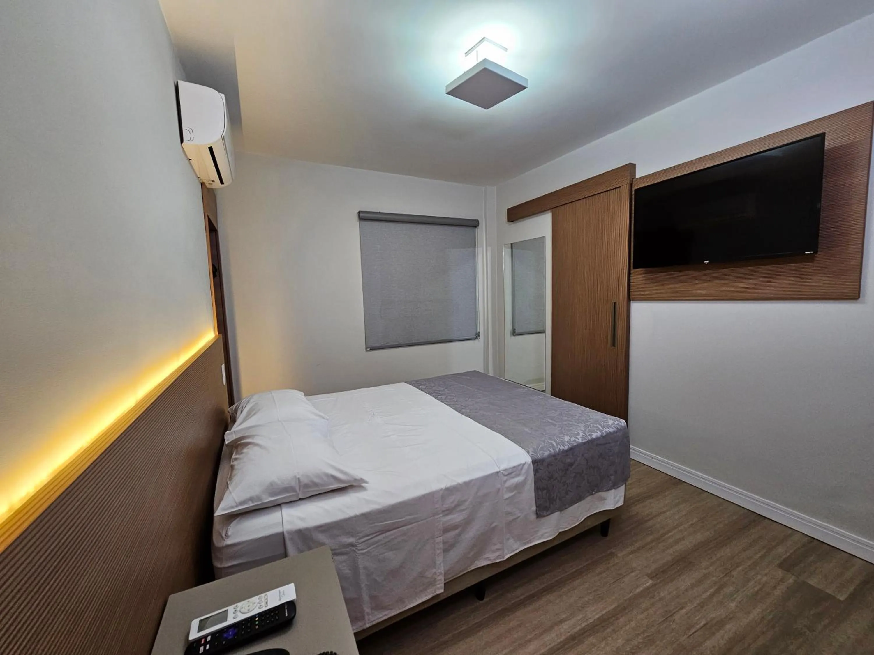 Bed in Optimum Plaza Hotel