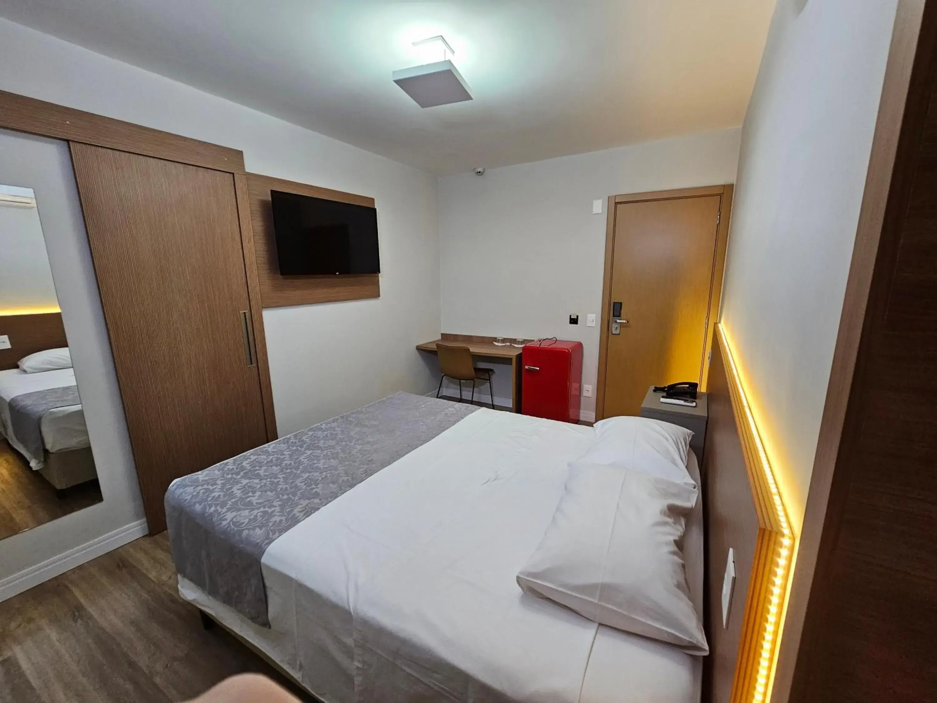 Deluxe Room in Optimum Plaza Hotel Deluxe Room in Optimum Plaza Hotel