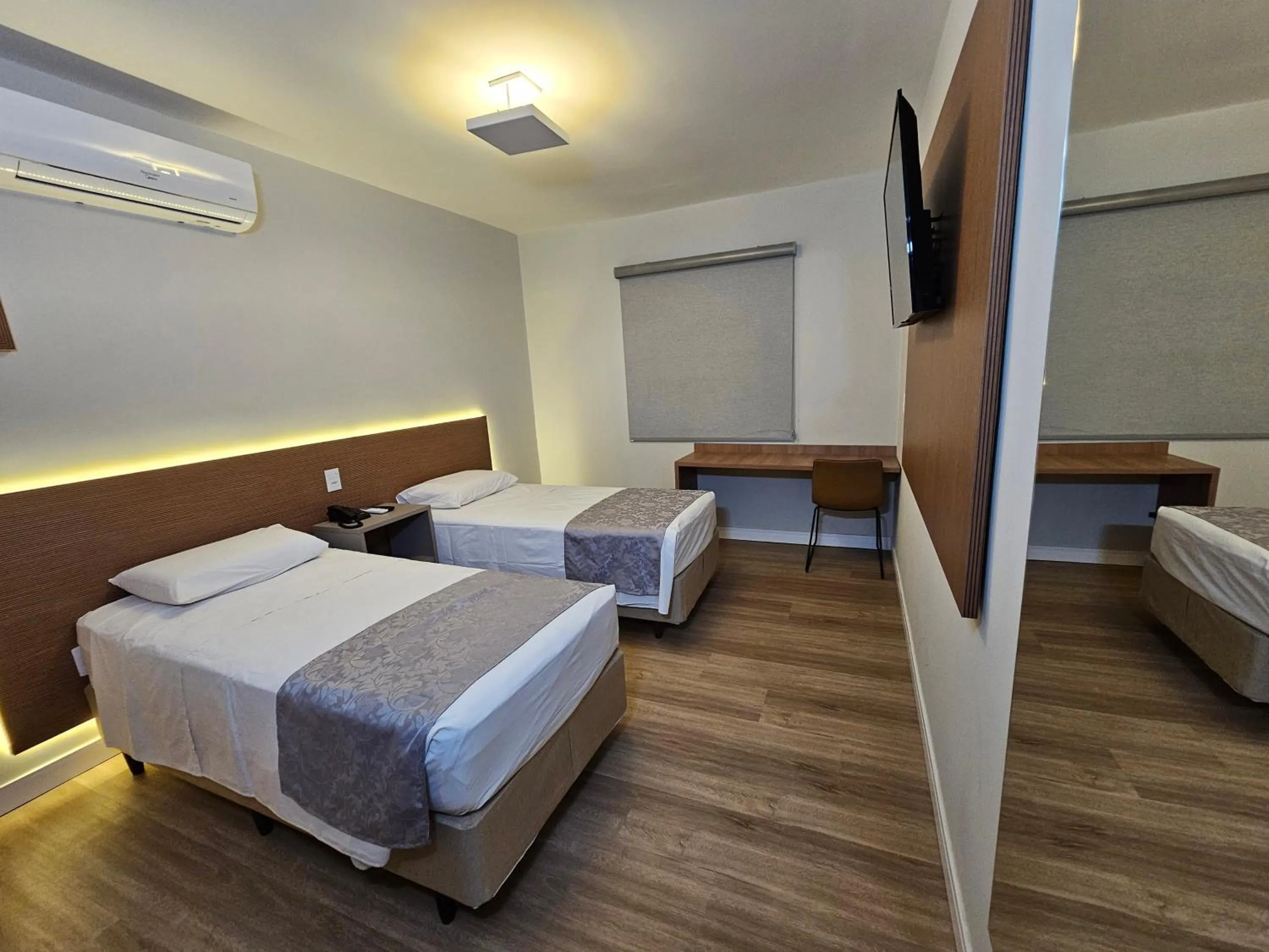 Bed in Optimum Plaza Hotel