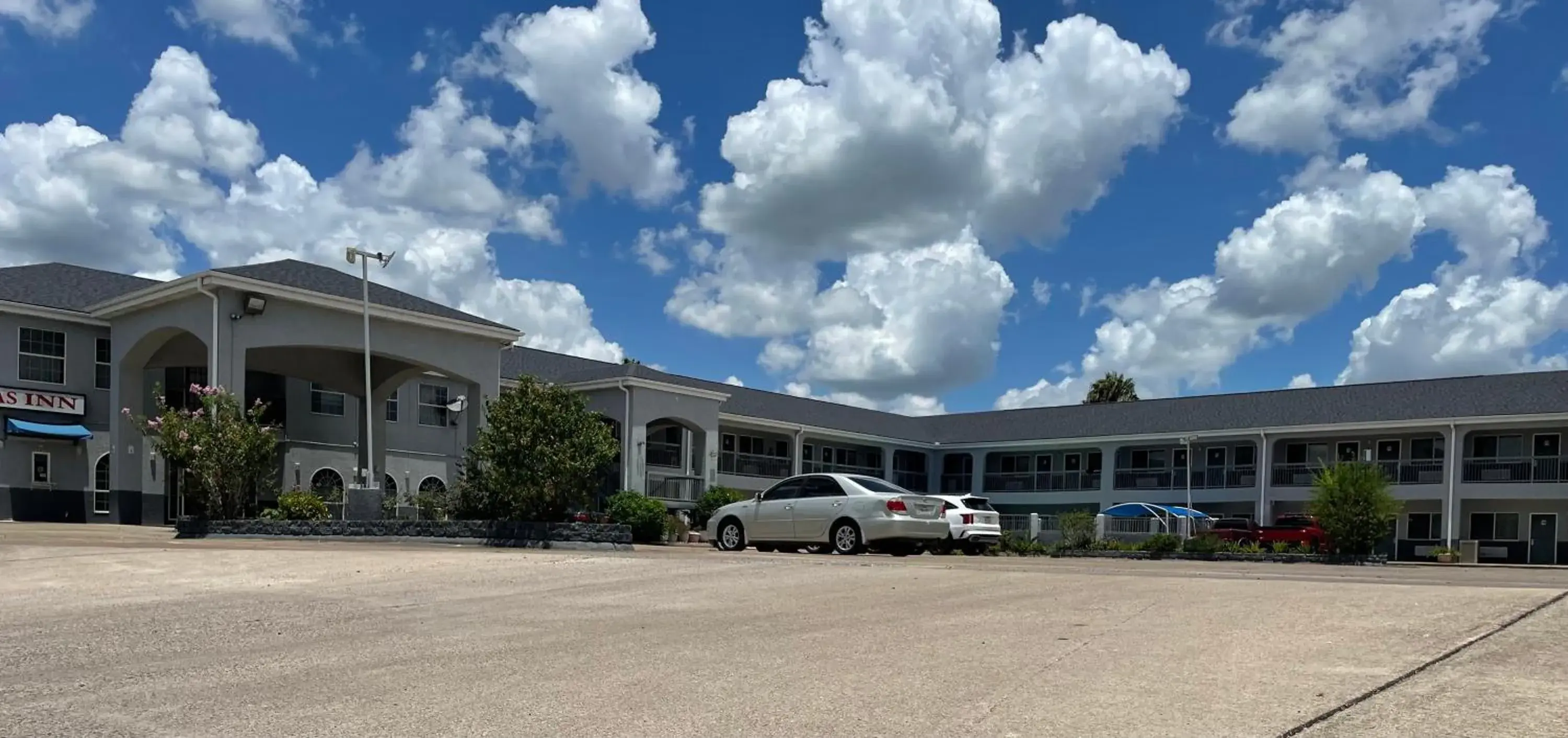 Property building in Texas Inn La Feria Property building in Texas Inn La Feria