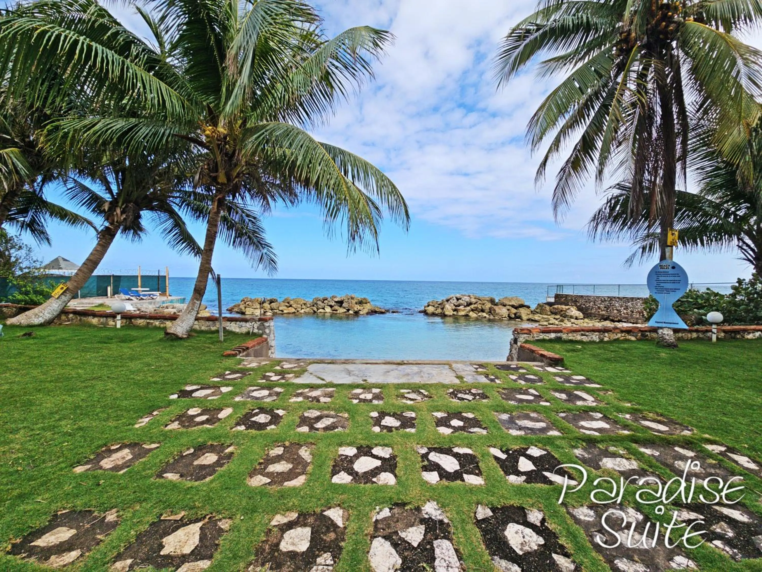 Garden in Chrisanns Paradise Suite by the Ocean - Apt#9