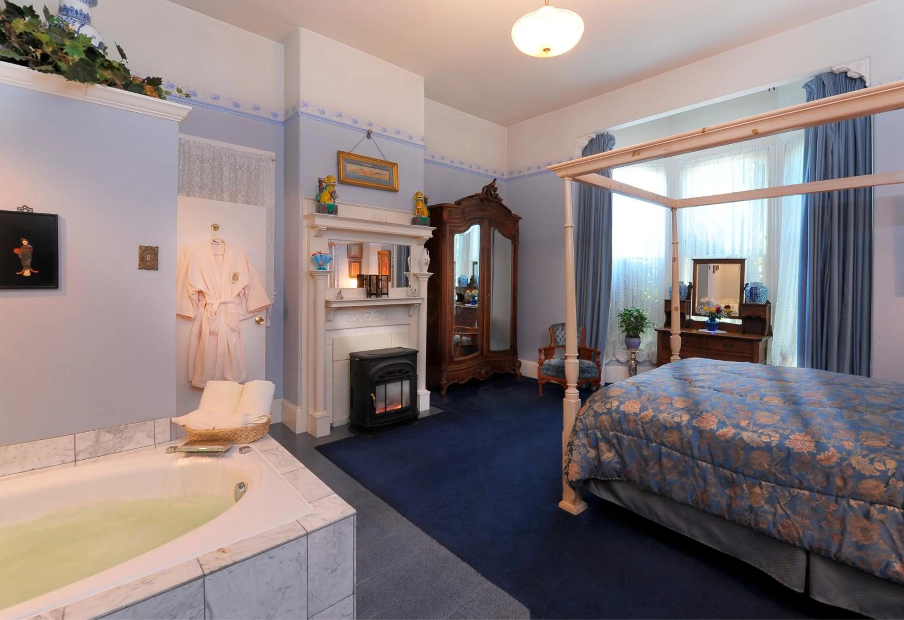 Photo of the whole room, Bed in Inn San Francisco