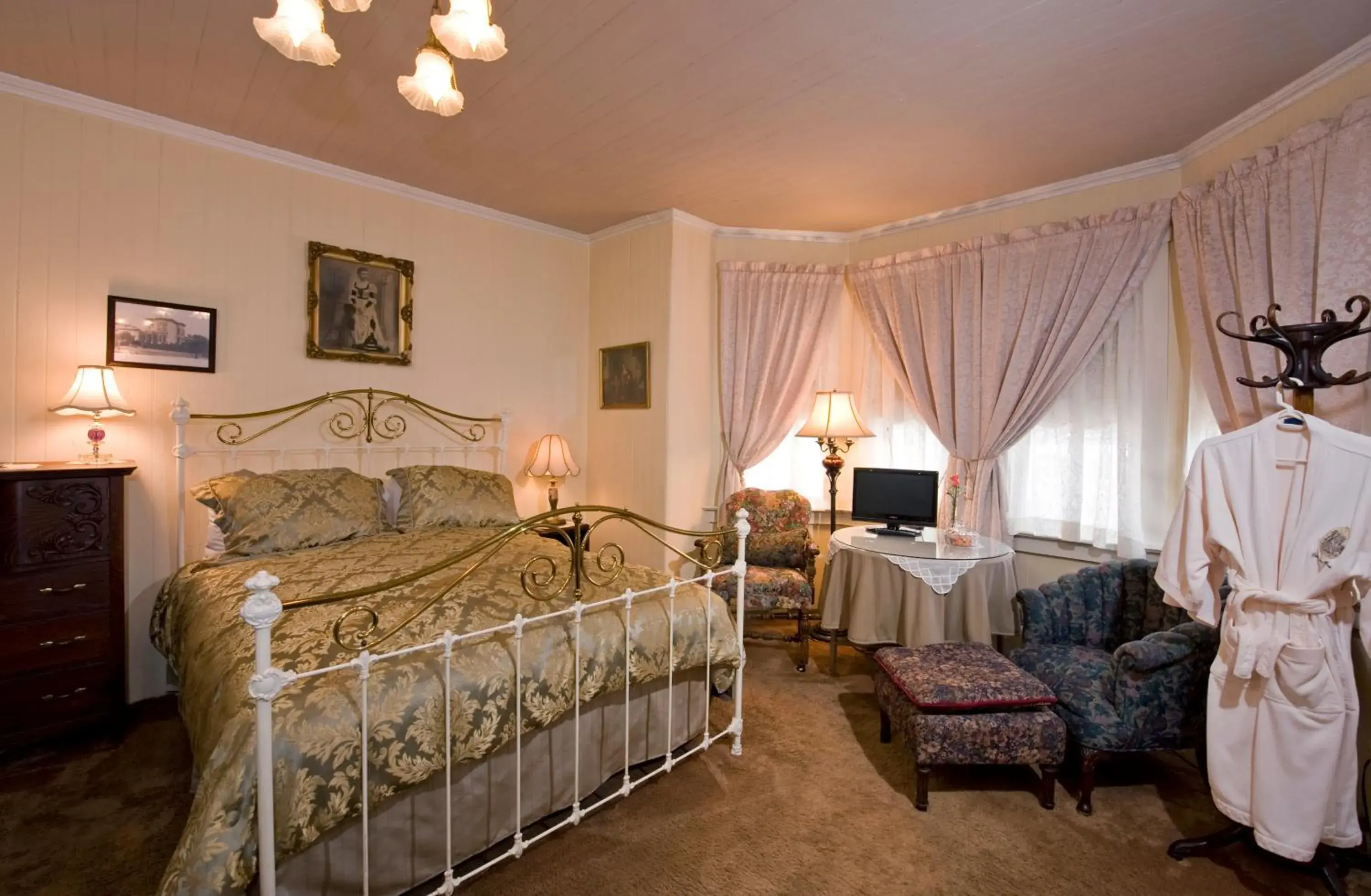 Photo of the whole room, Bed in Inn San Francisco Photo of the whole room, Bed in Inn San Francisco