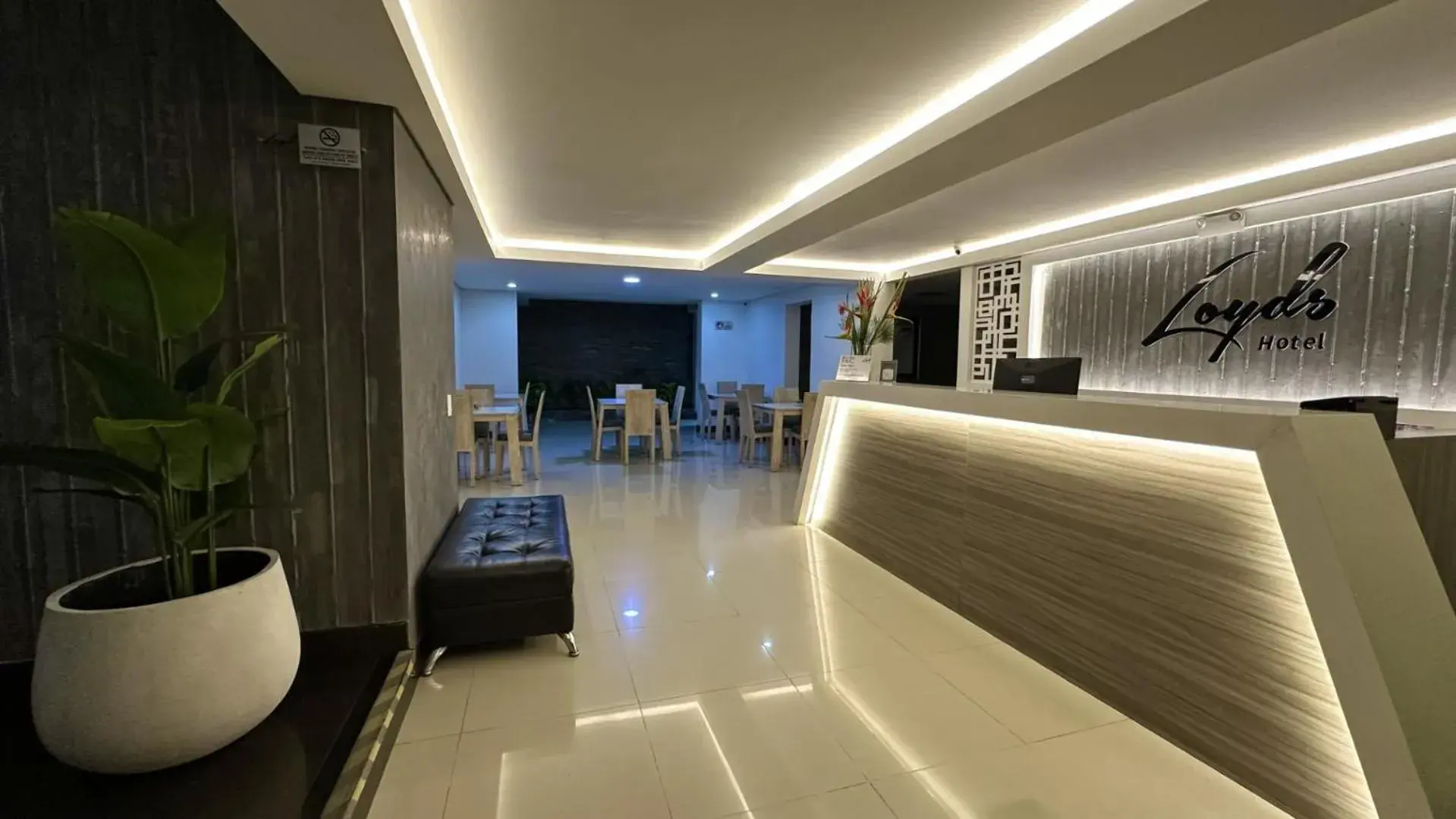 Lobby or reception in Hotel Loyds Lobby or reception in Hotel Loyds