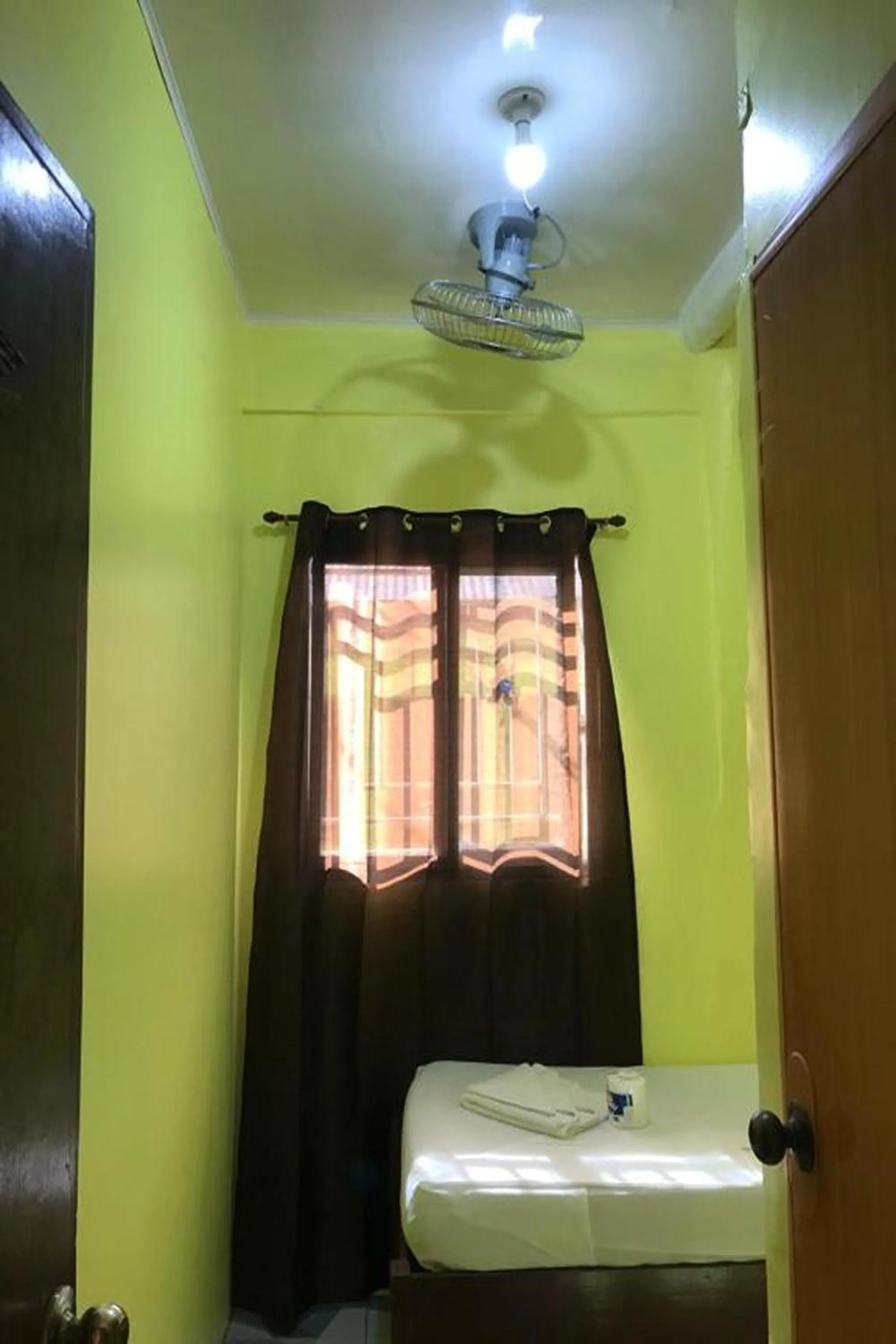 Bedroom in Luis Bay Travellers Lodge Coron