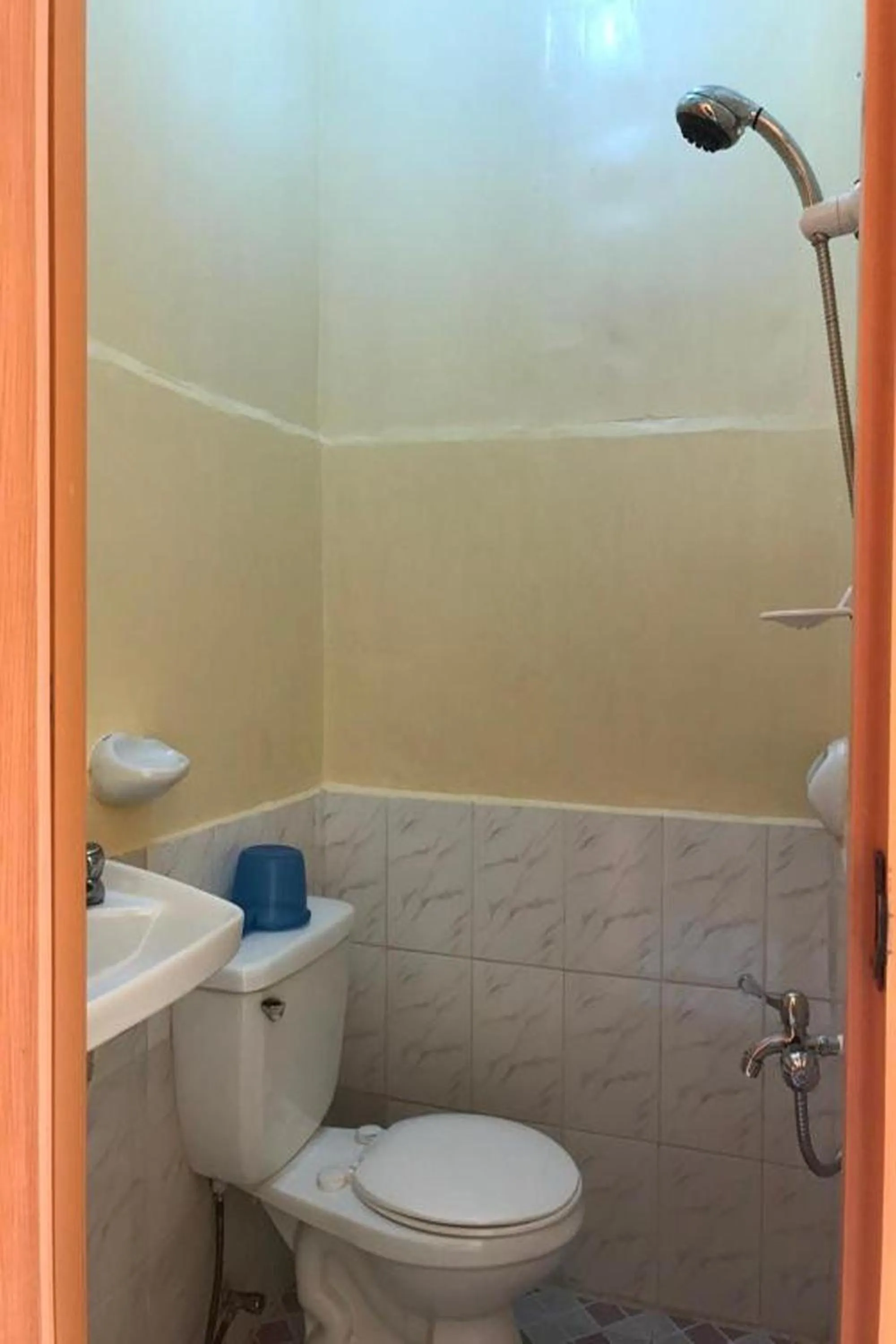 Bathroom in Luis Bay Travellers Lodge Coron