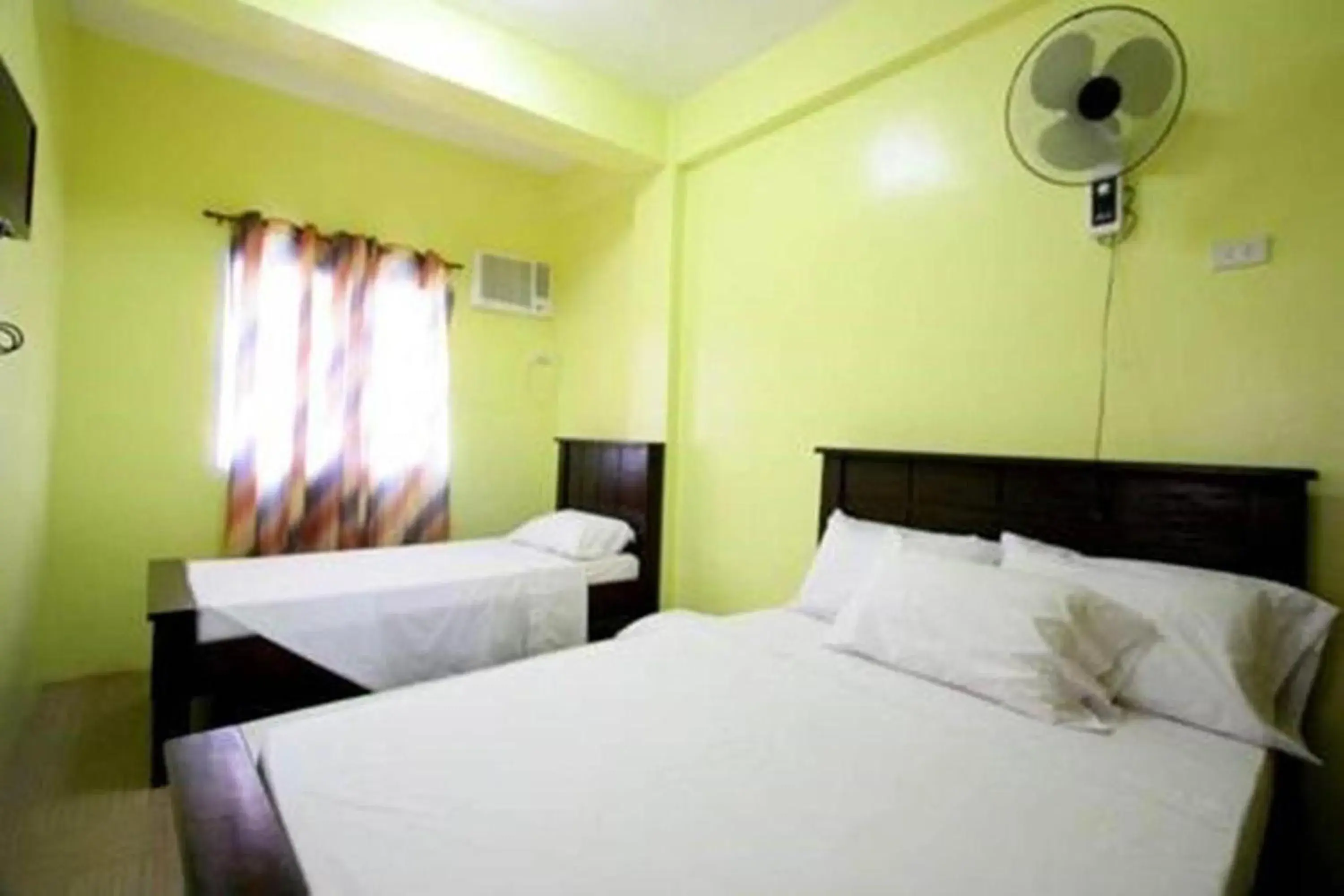 Bedroom, Bed in Luis Bay Travellers Lodge Coron Bedroom, Bed in Luis Bay Travellers Lodge Coron
