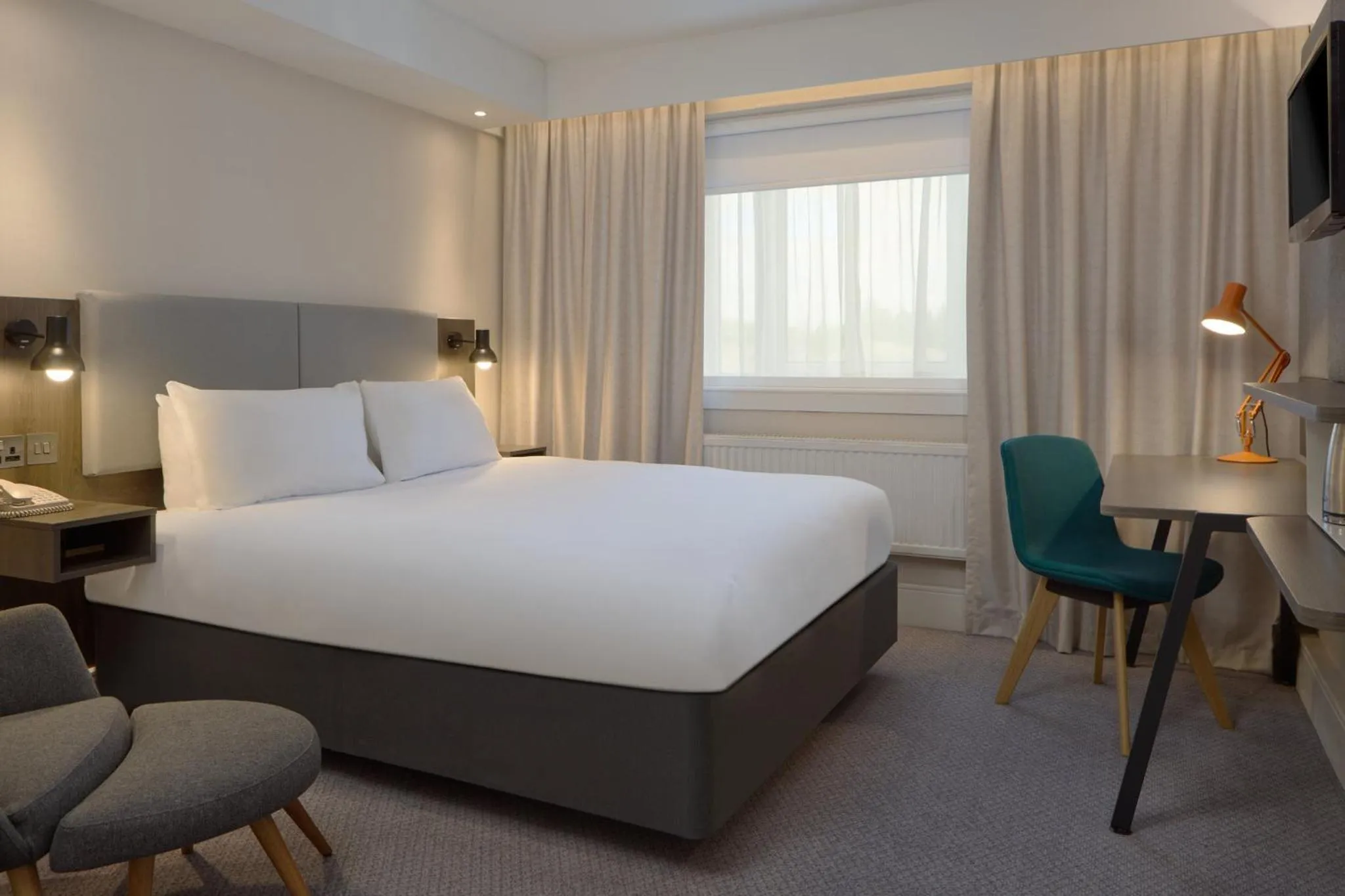 Photo of the whole room, Bed in Holiday Inn Bolton Centre by IHG