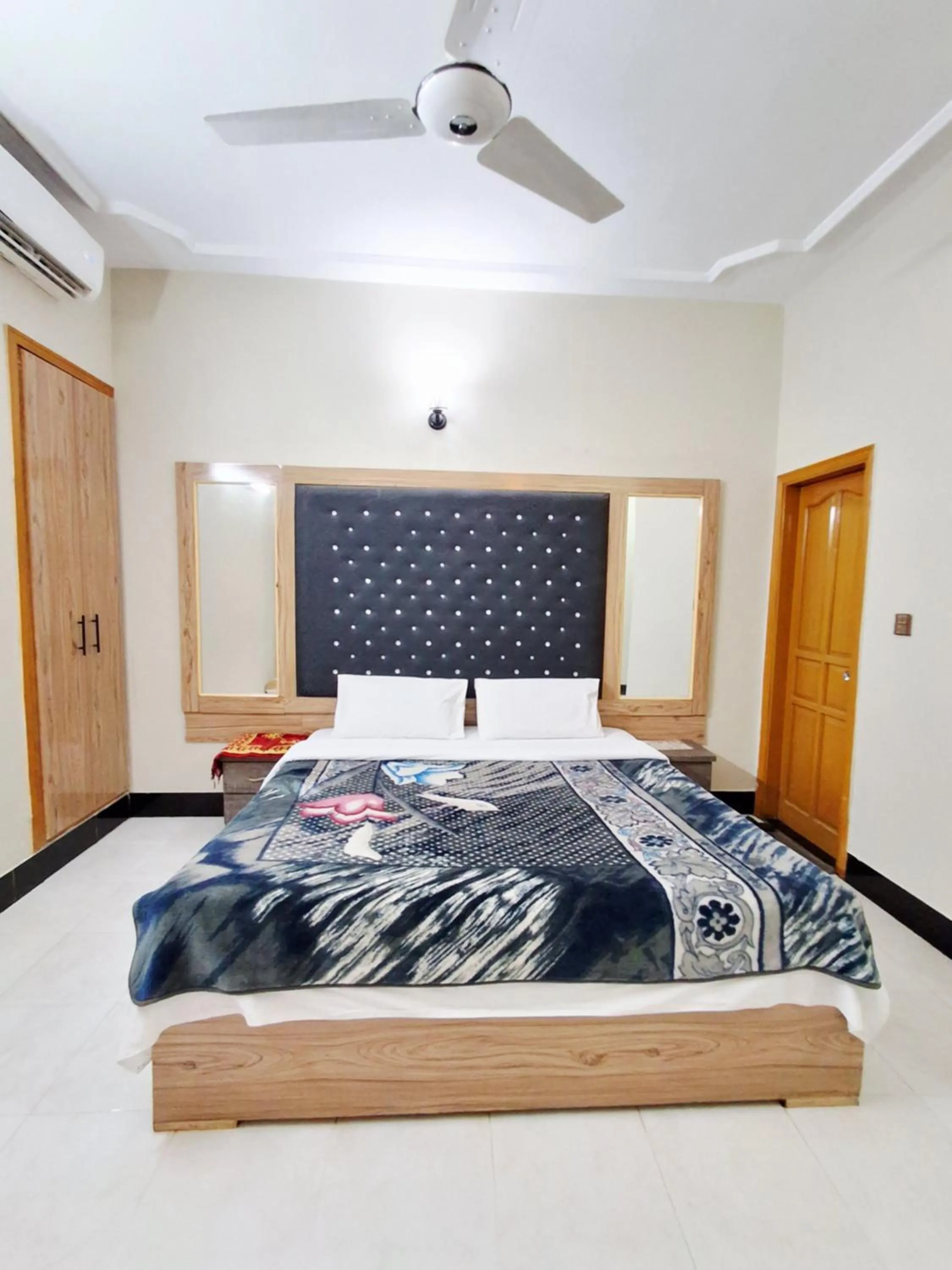 Bed in Rose Palace Guest House