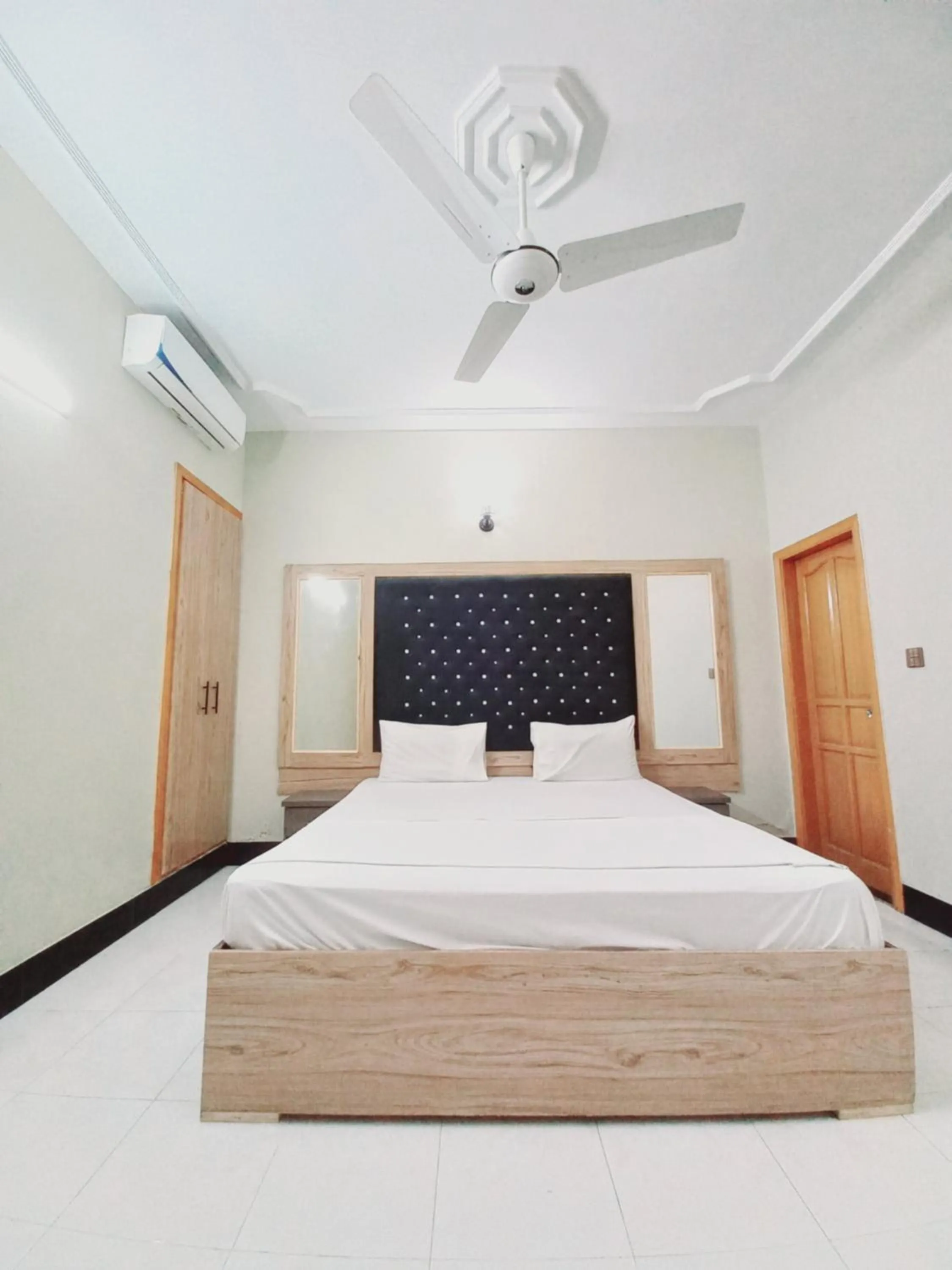 Bed in Rose Palace Guest House