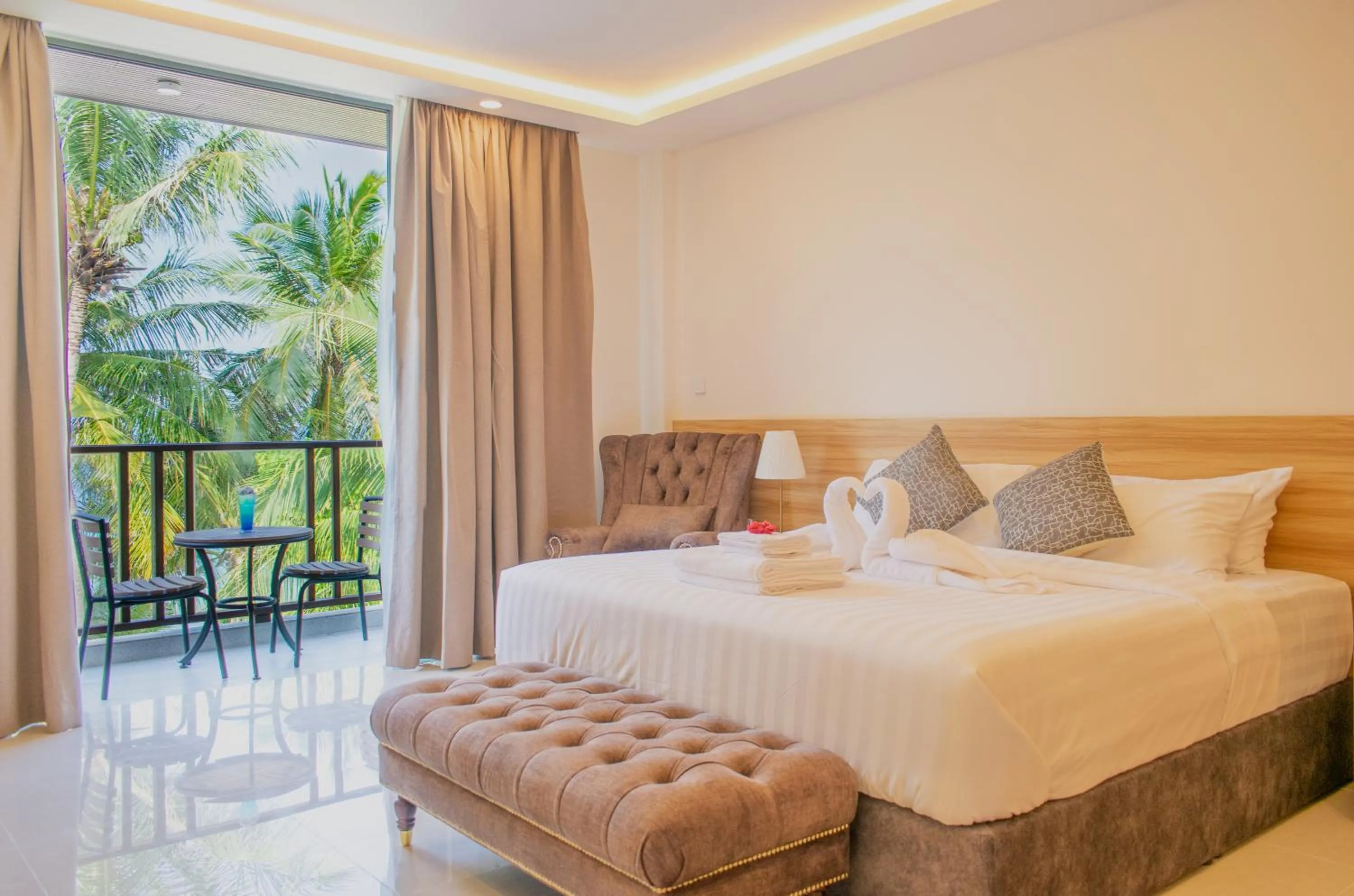 Bed in Chak’z 1964 Beach