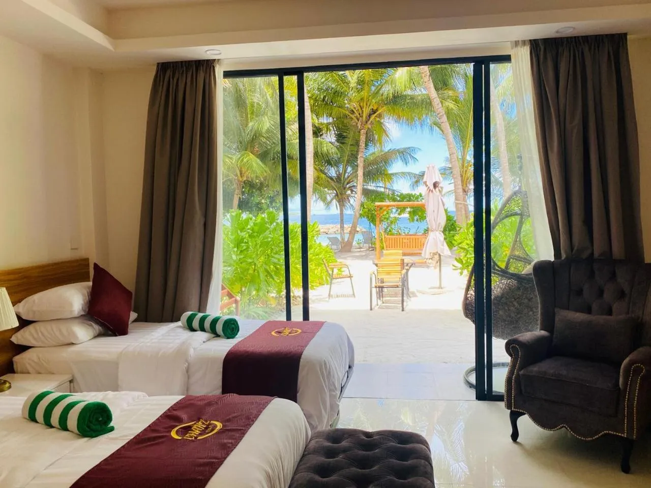 Photo of the whole room, Bed in Chak’z 1964 Beach