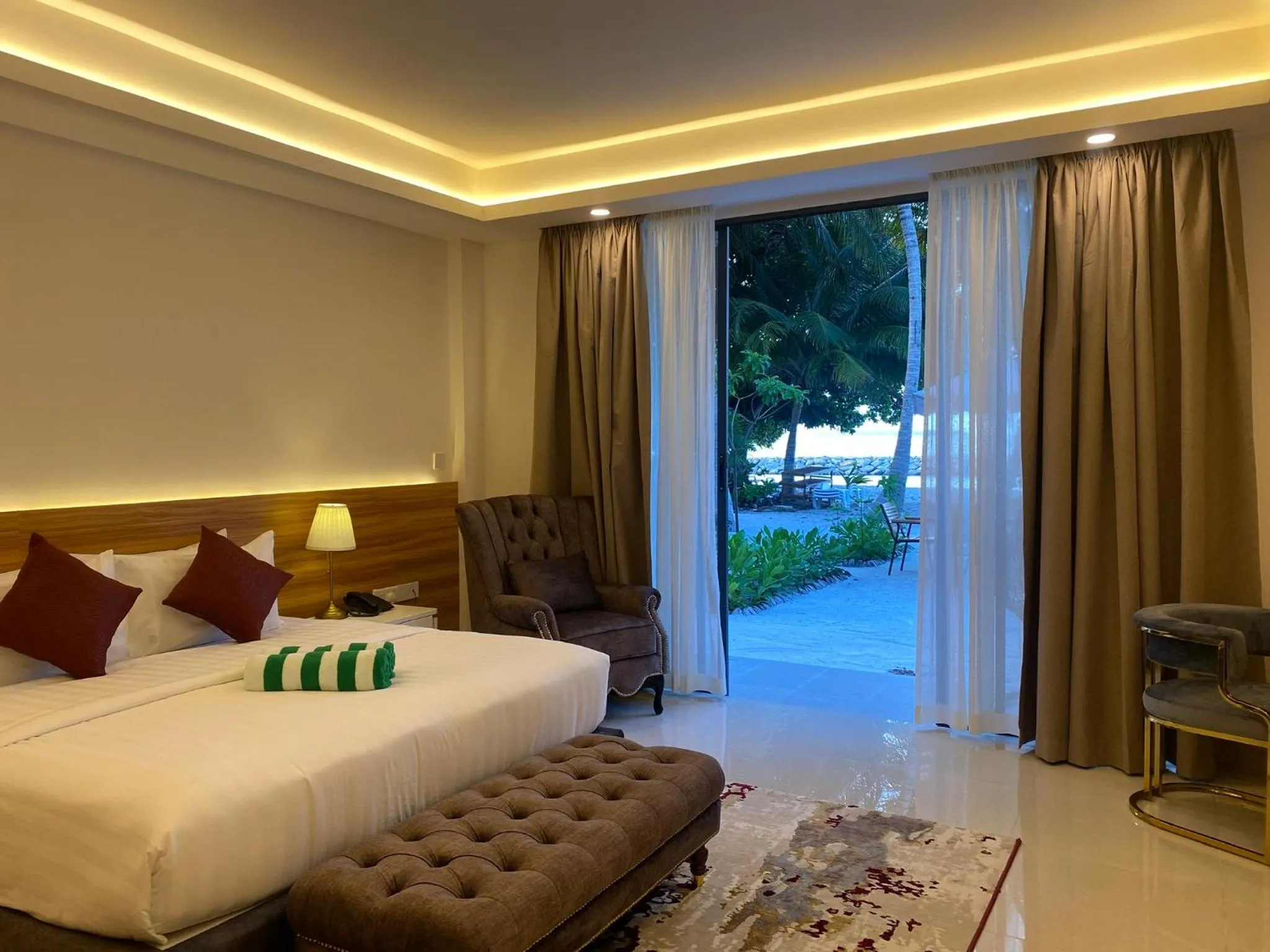 Bed in Chak’z 1964 Beach