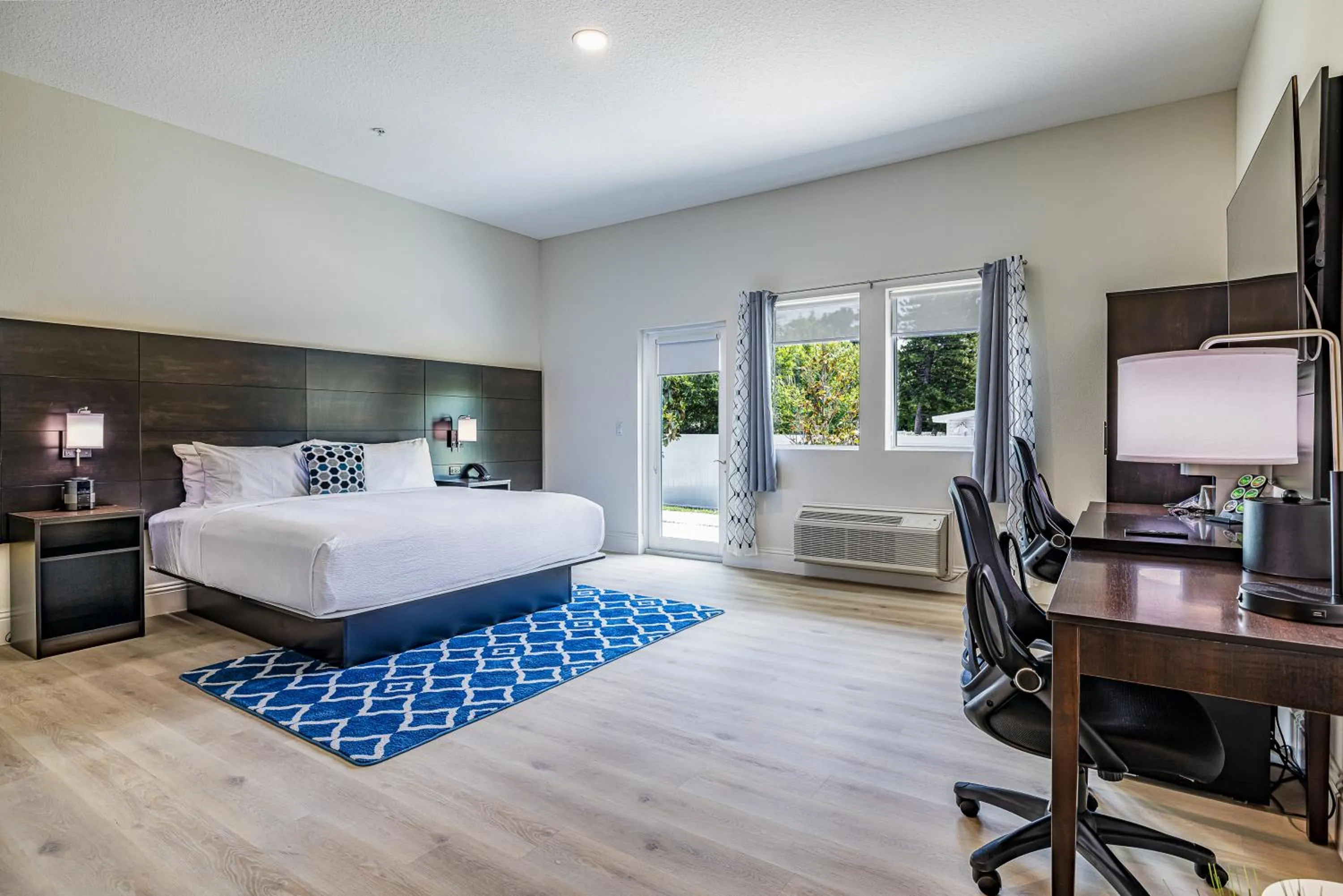 Bed in Grant Street Inn, an Ascend Collection Hotel