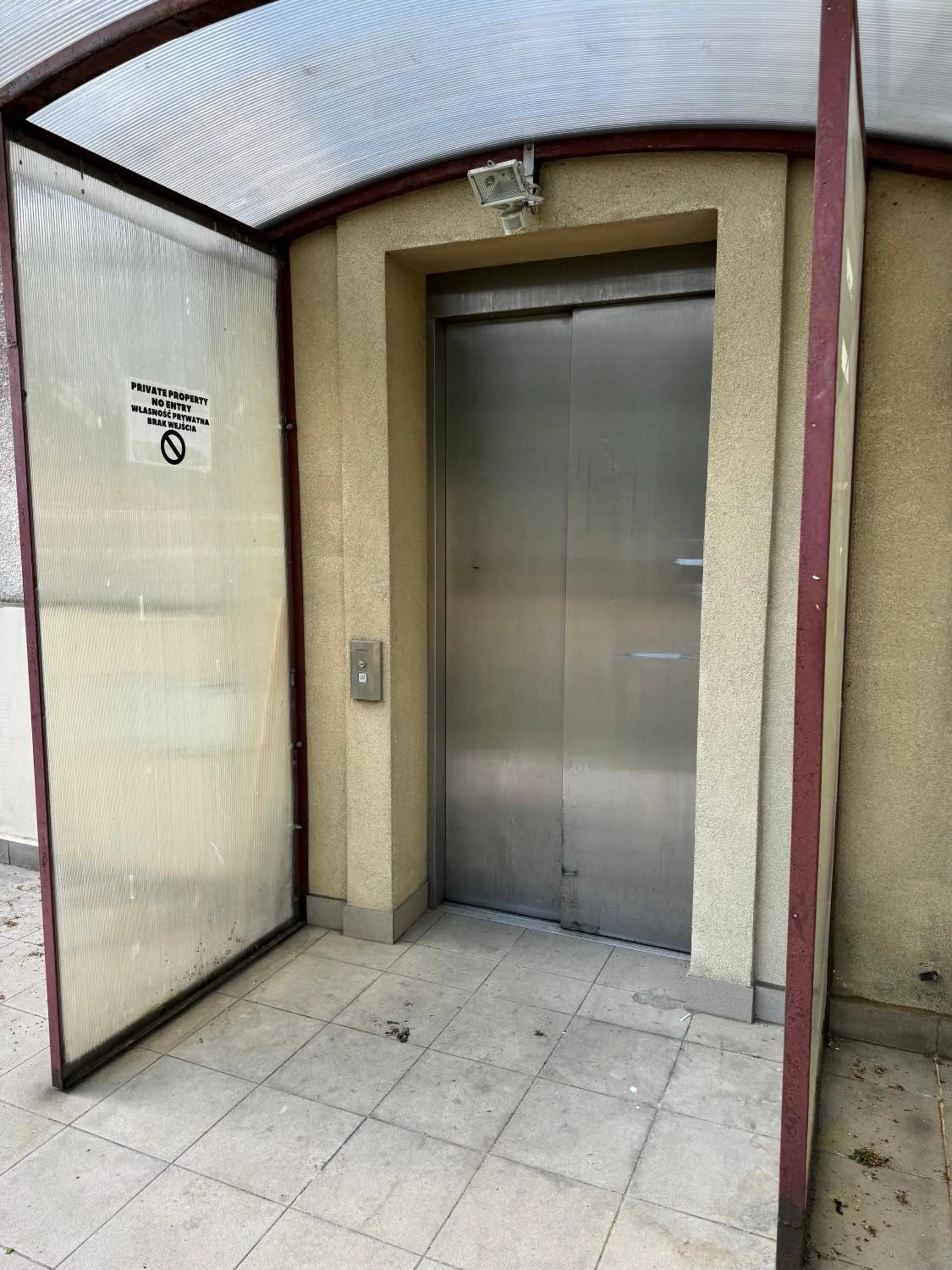 Facade/entrance in IRIS Aparthotel