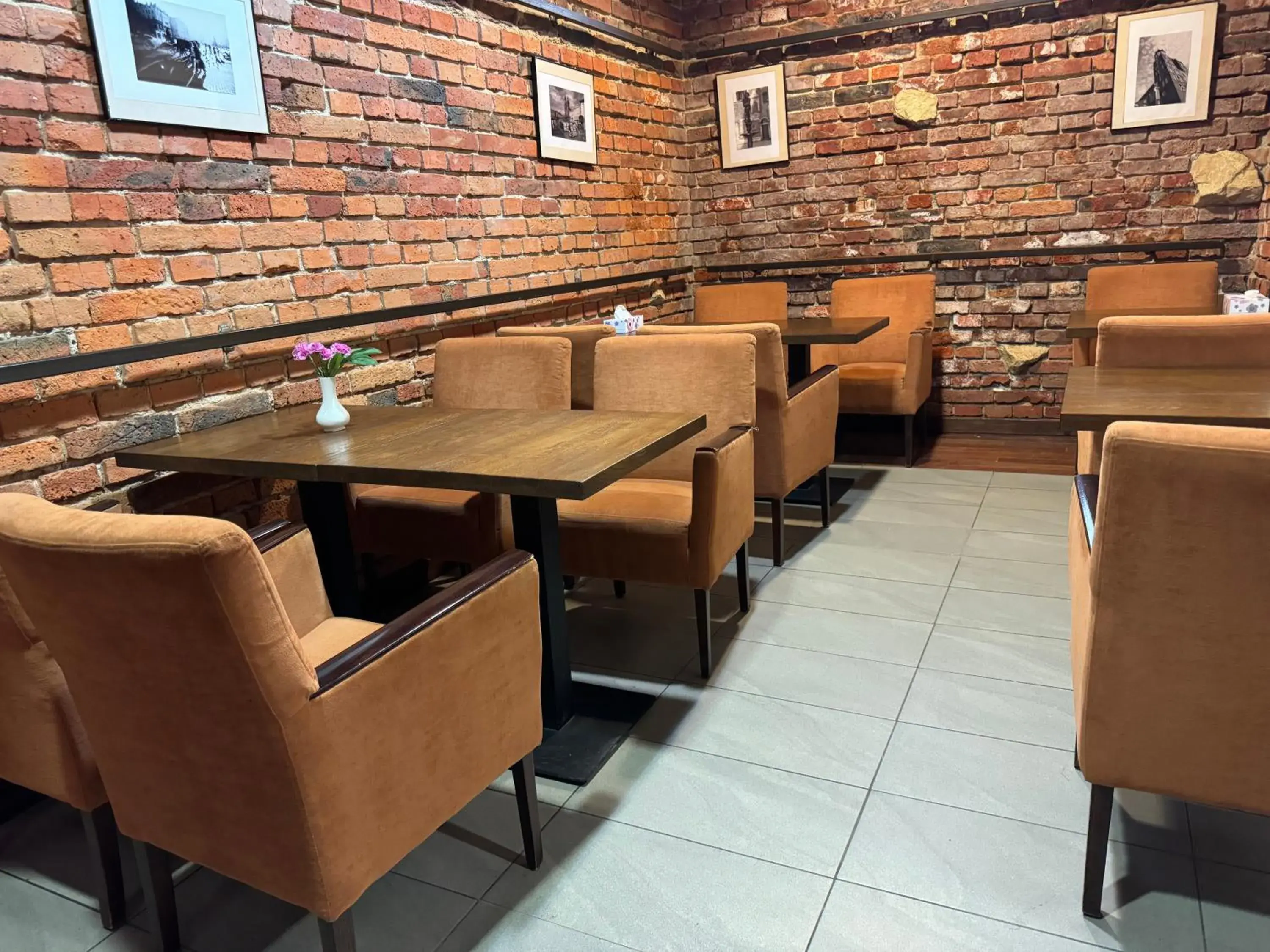 Restaurant/places to eat in IRIS Aparthotel Restaurant/places to eat in IRIS Aparthotel