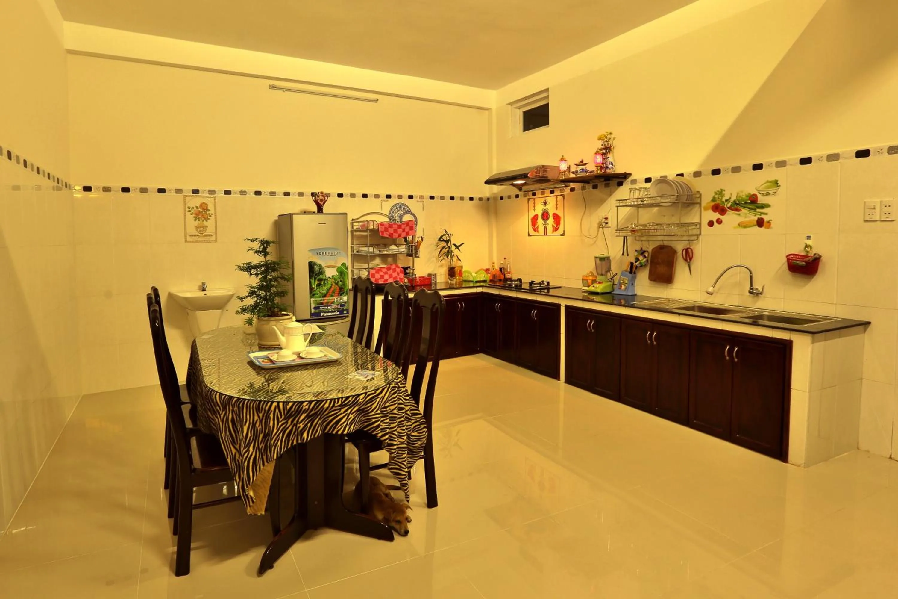 Kitchen or kitchenette in Han Huyen Homestay