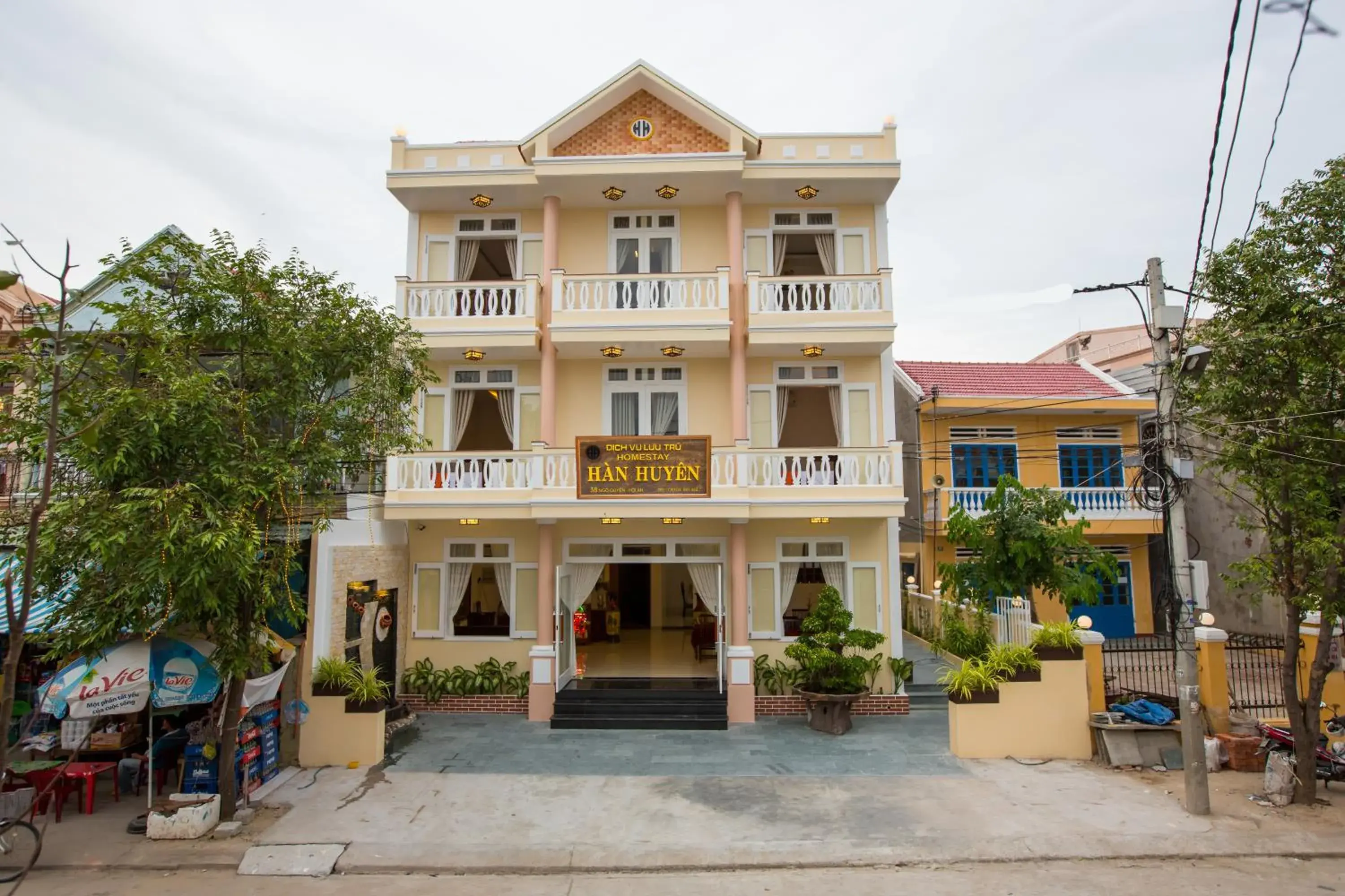 Property building in Han Huyen Homestay Property building in Han Huyen Homestay
