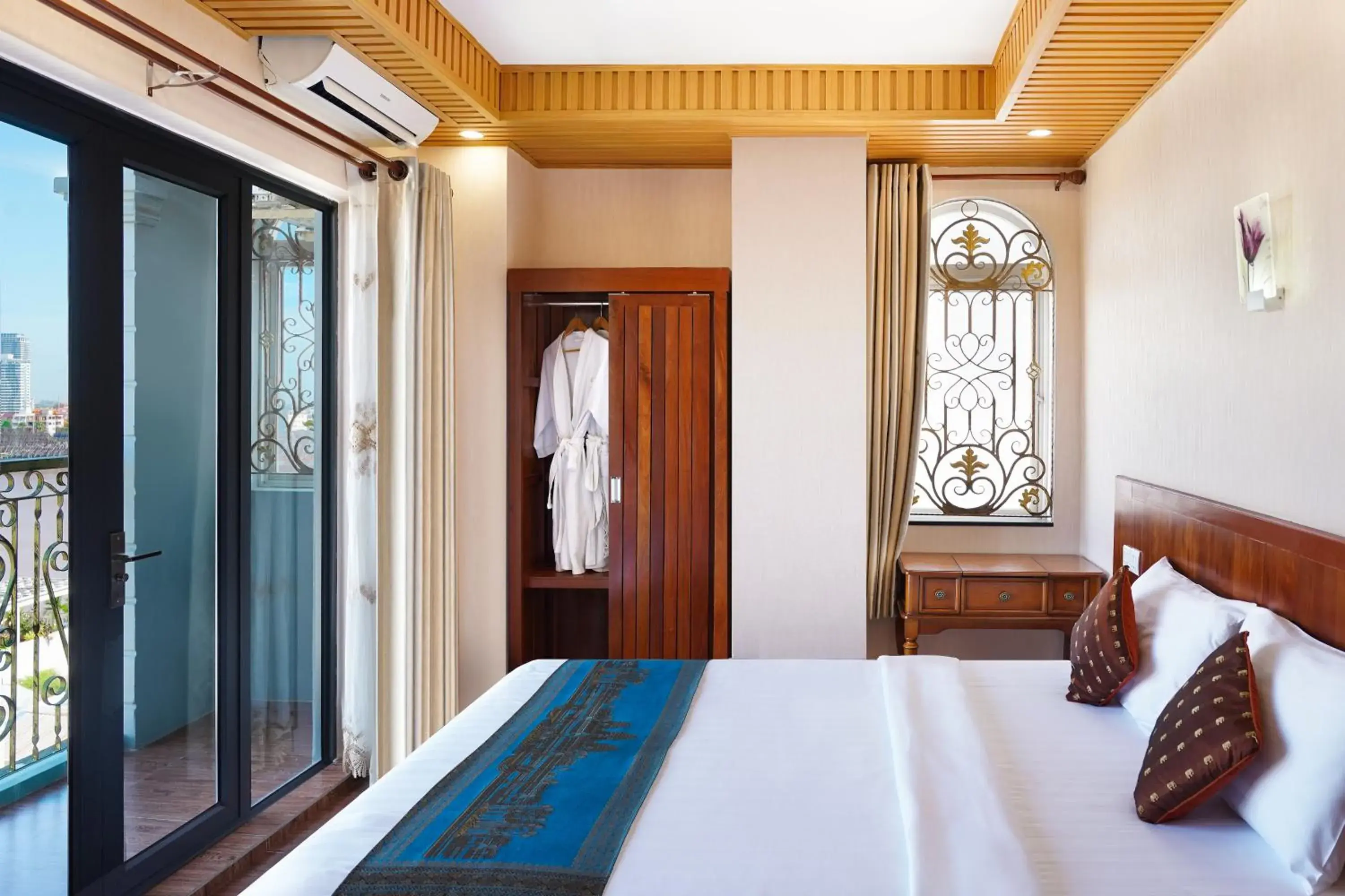 View (from property/room), Bed in Phuminh Hotel Riverside View (from property/room), Bed in Phuminh Hotel Riverside