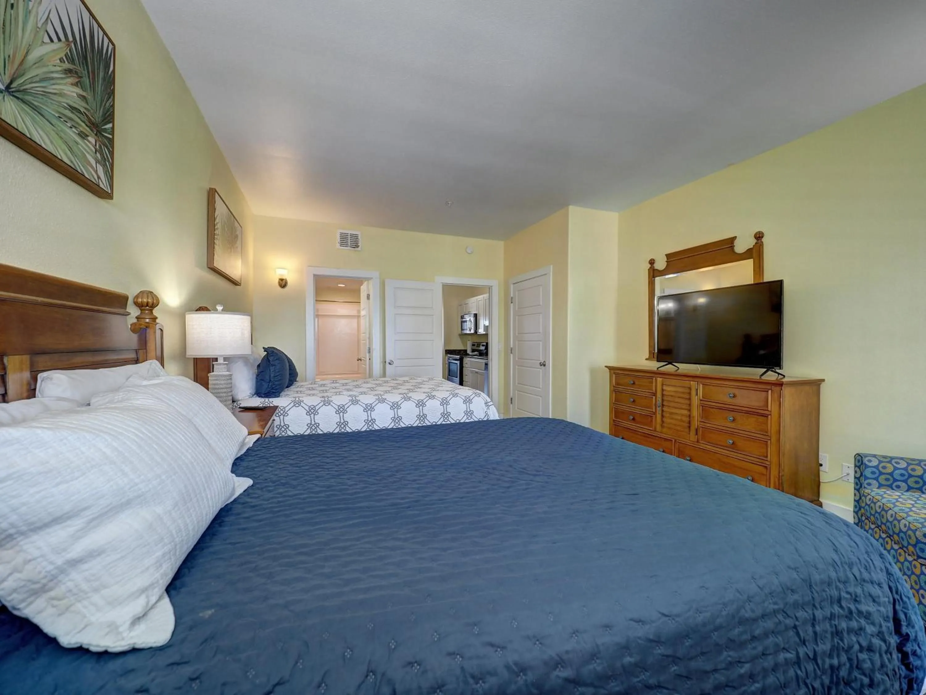 Bed in Seashell Village Resort near the beach with kitchens