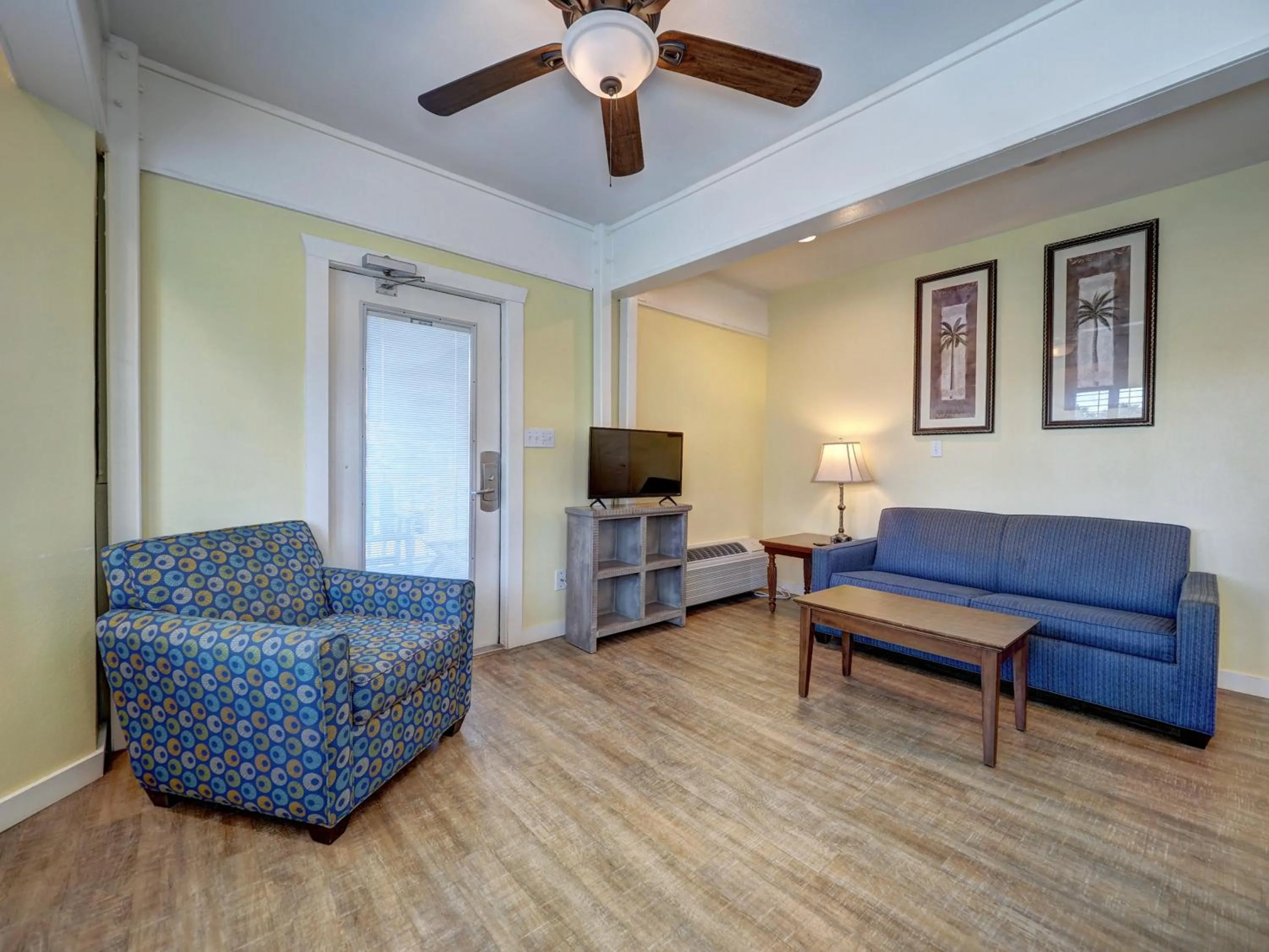 Living room in Seashell Village Resort near the beach with kitchens