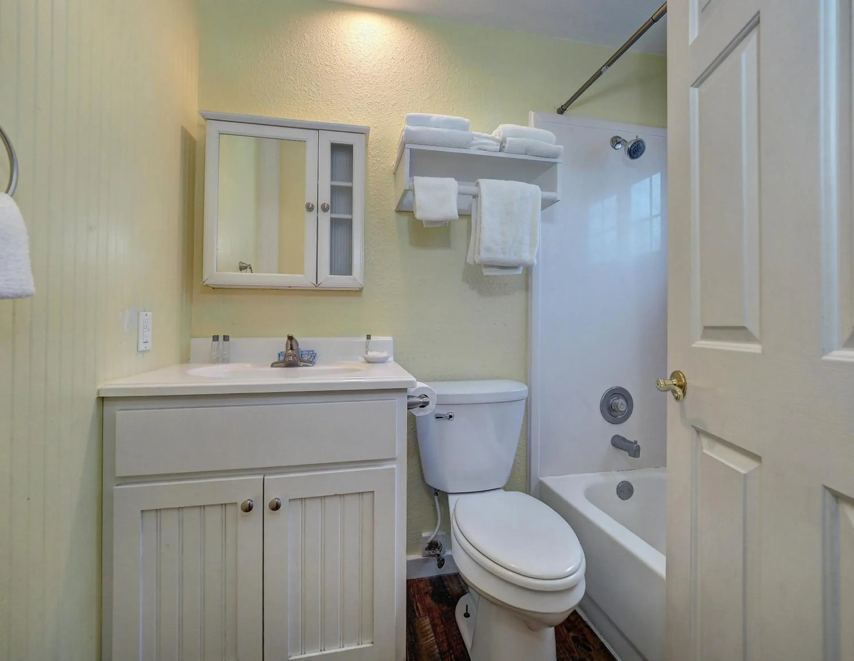 Double Room in Seashell Village Resort near the beach with kitchens Double Room in Seashell Village Resort near the beach with kitchens