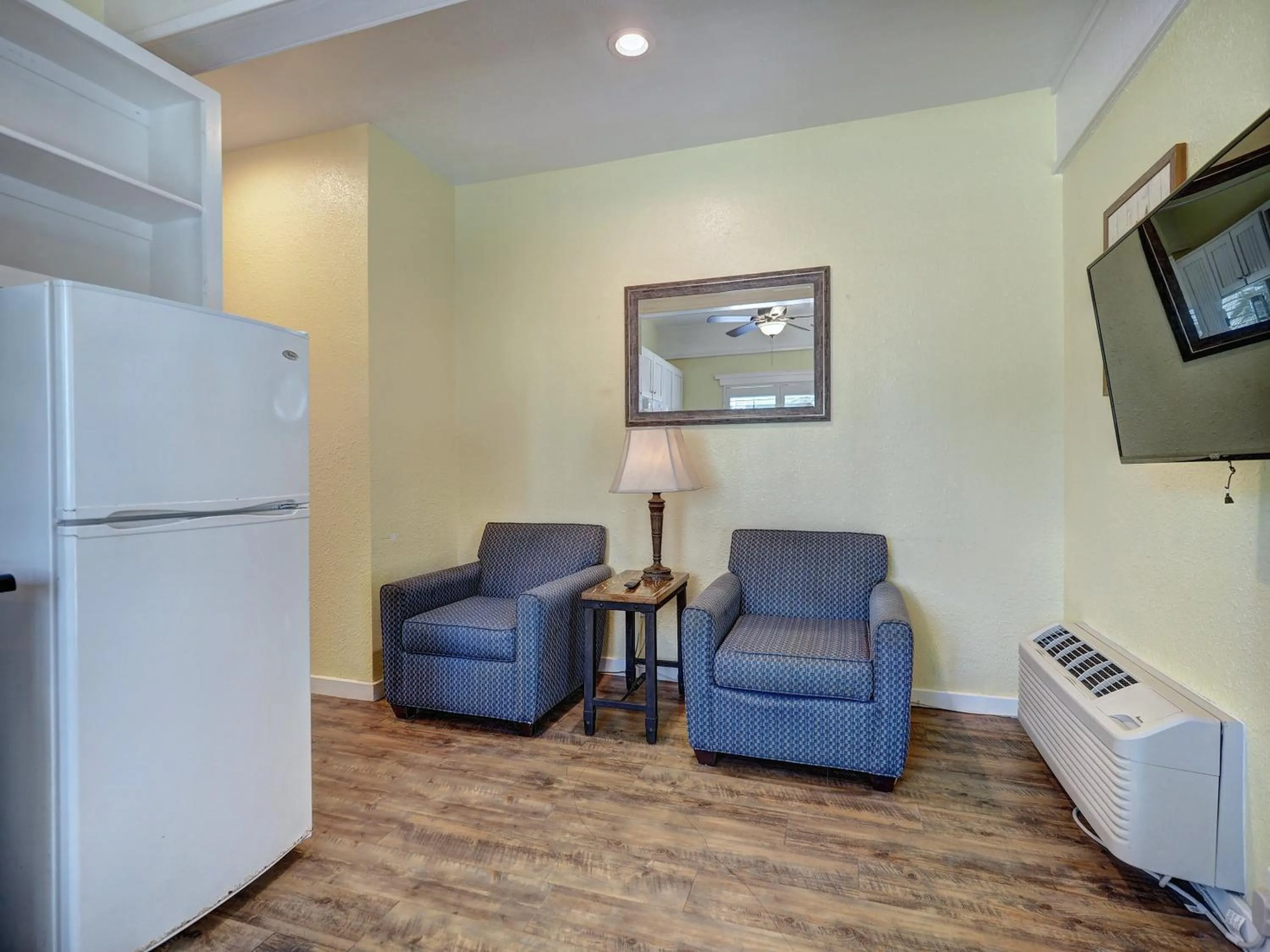 Living room in Seashell Village Resort near the beach with kitchens