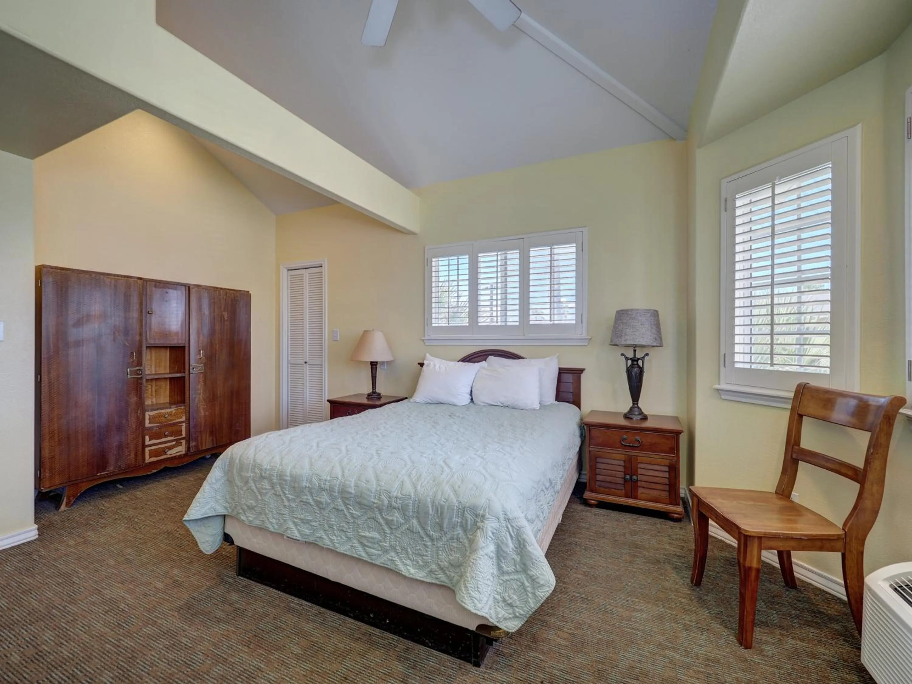 Bed in Seashell Village Resort near the beach with kitchens