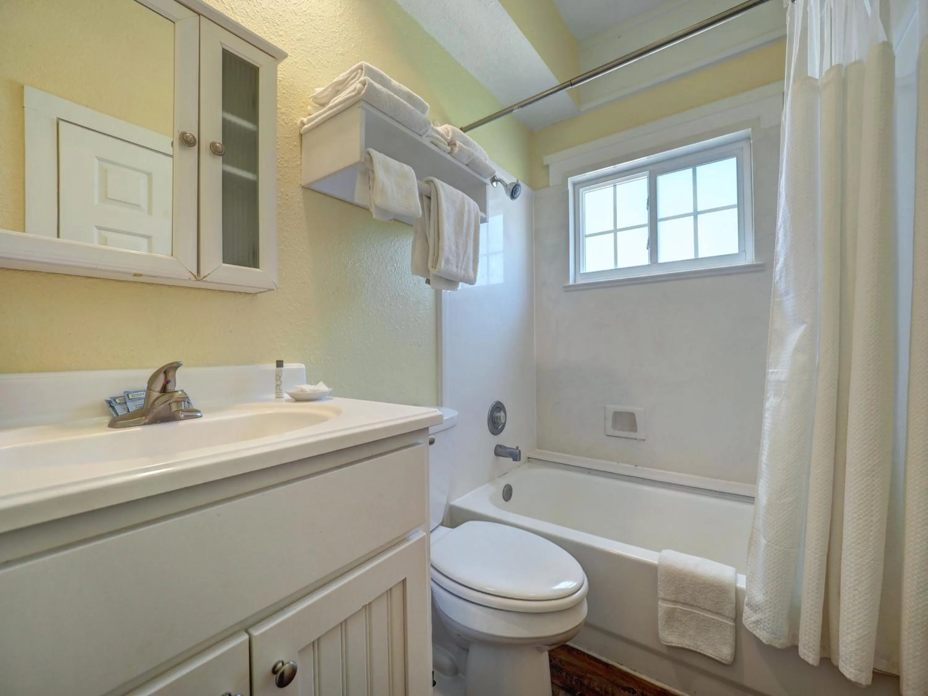 Shower in Seashell Village Resort near the beach with kitchens