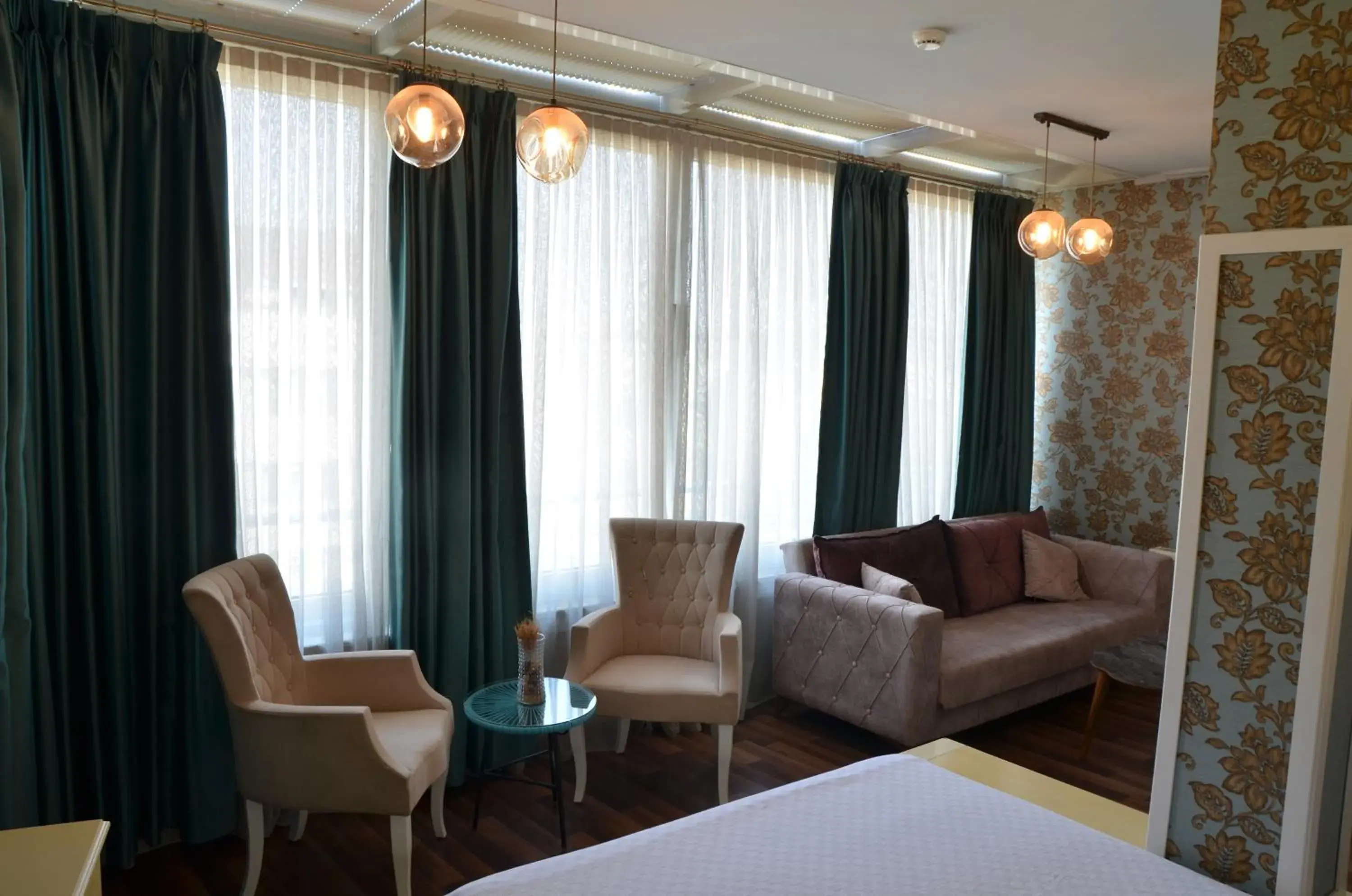 Nightclub / DJ, Bed in Miller Hotel Nightclub / DJ, Bed in Miller Hotel