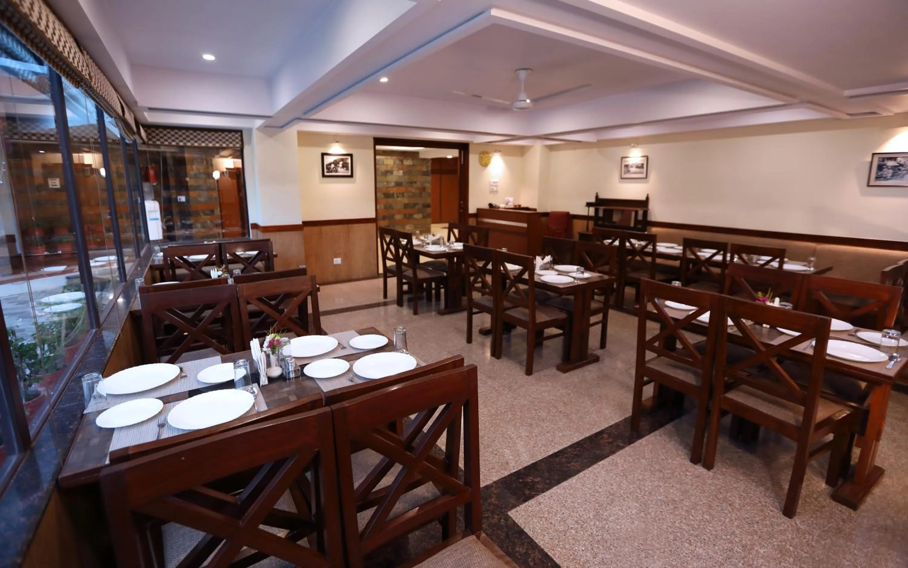 Restaurant/places to eat in Hotel Vishnu Palace