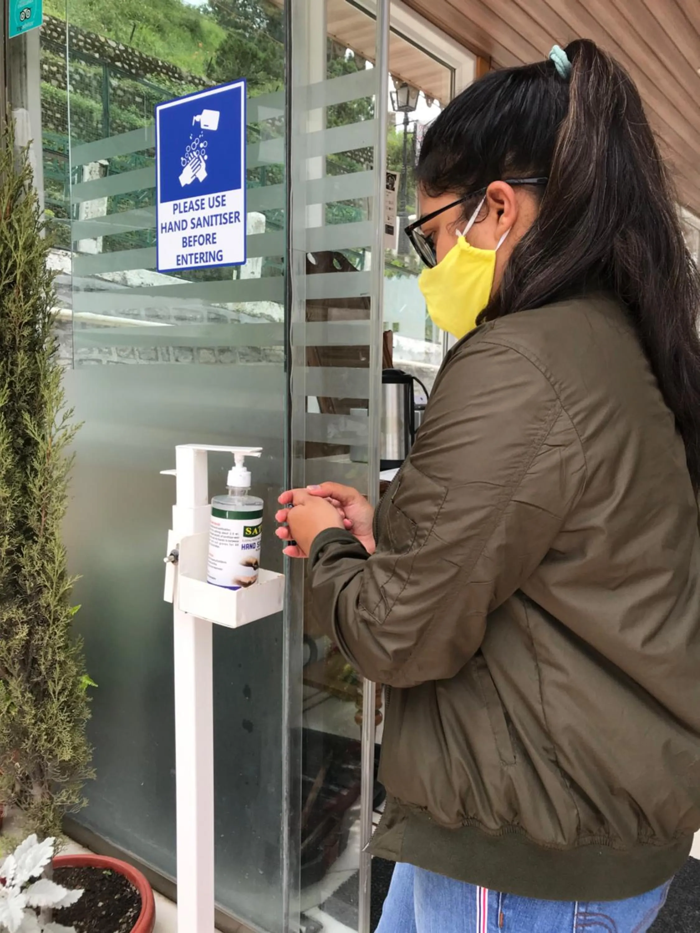 People in Hotel Vishnu Palace