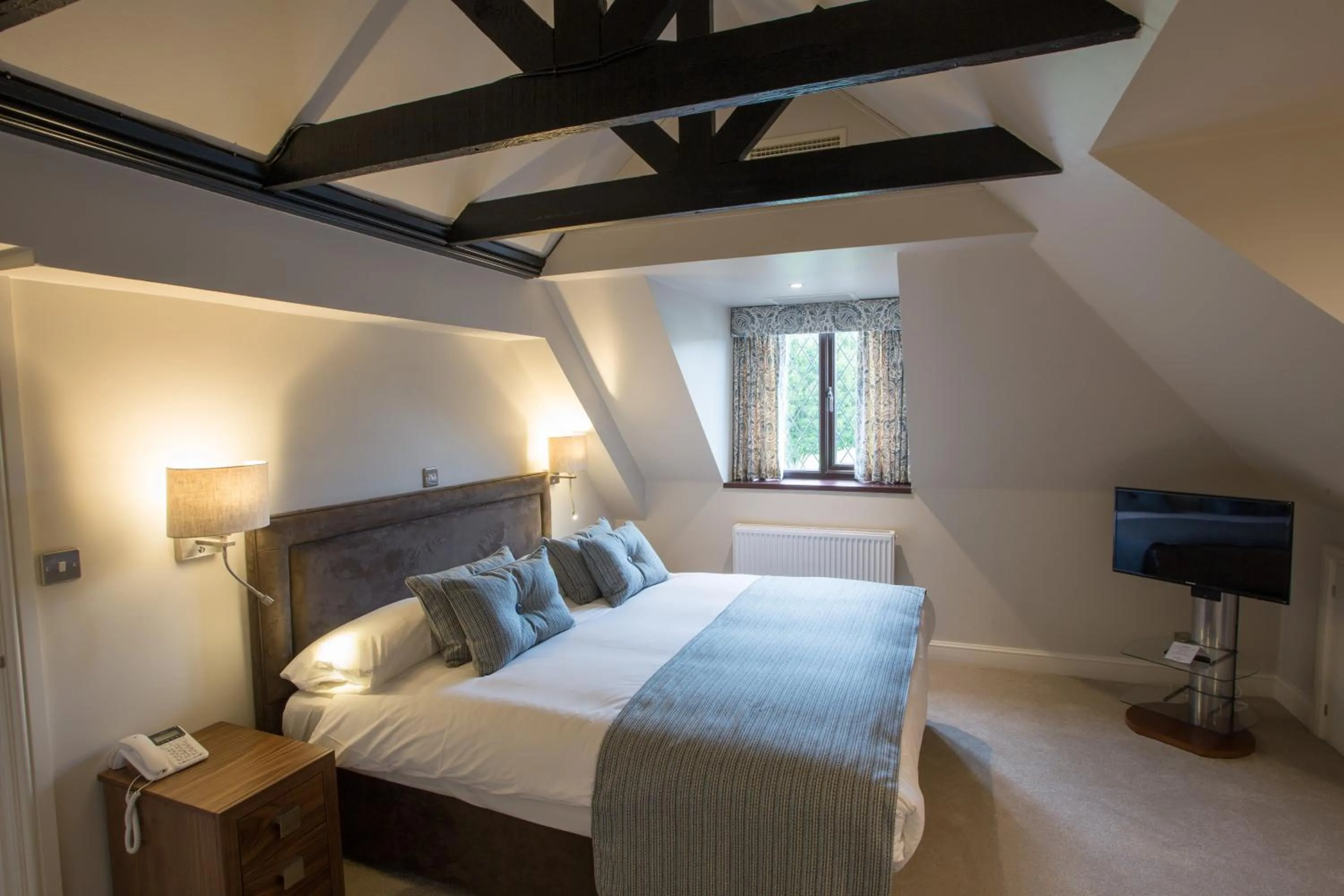 Bedroom, Bed in Stirrups Hotel