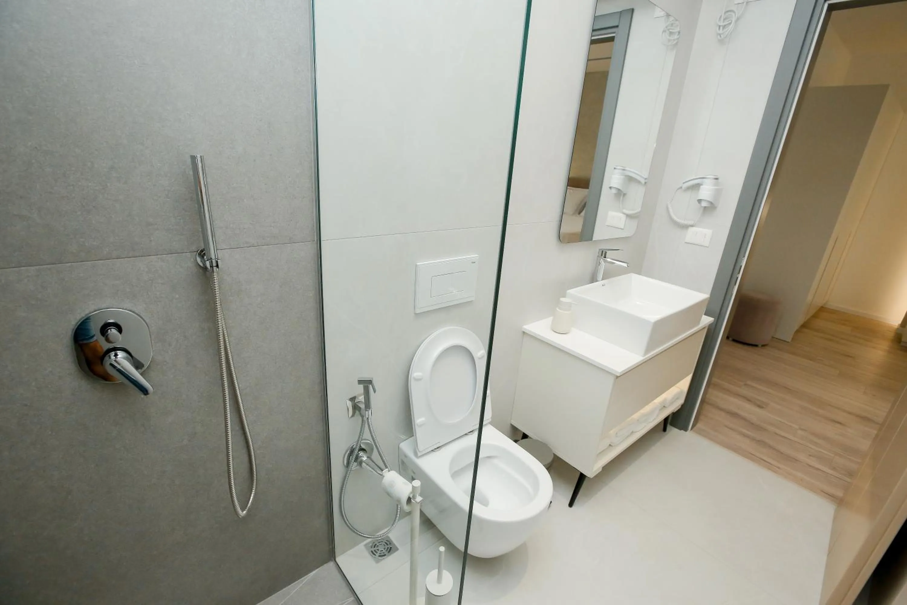 Shower in NÓS Luxury Rooms Shkoder