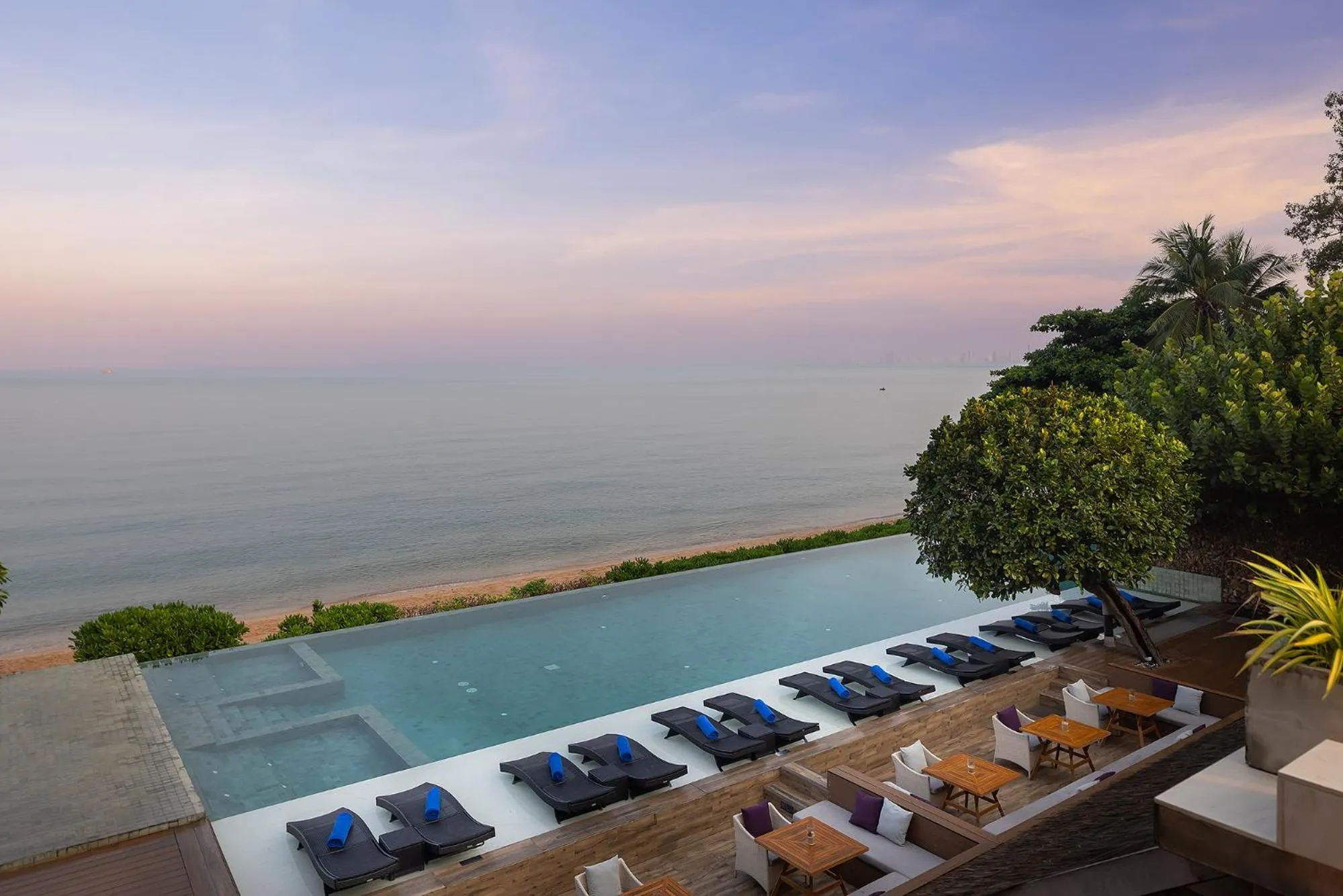 Swimming pool in U Pattaya