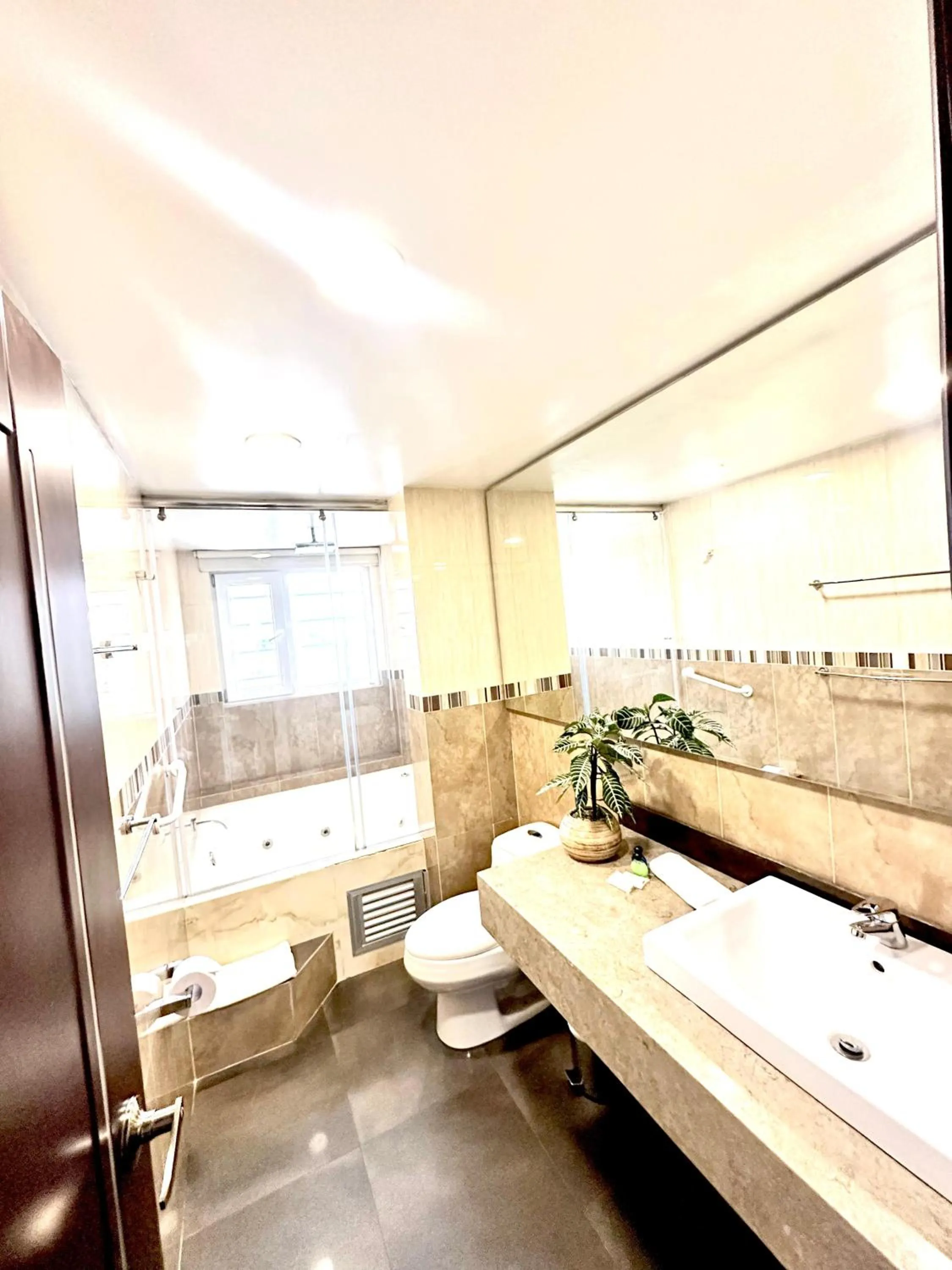 Shower in HOTEL SHERIDAN BOGOTA