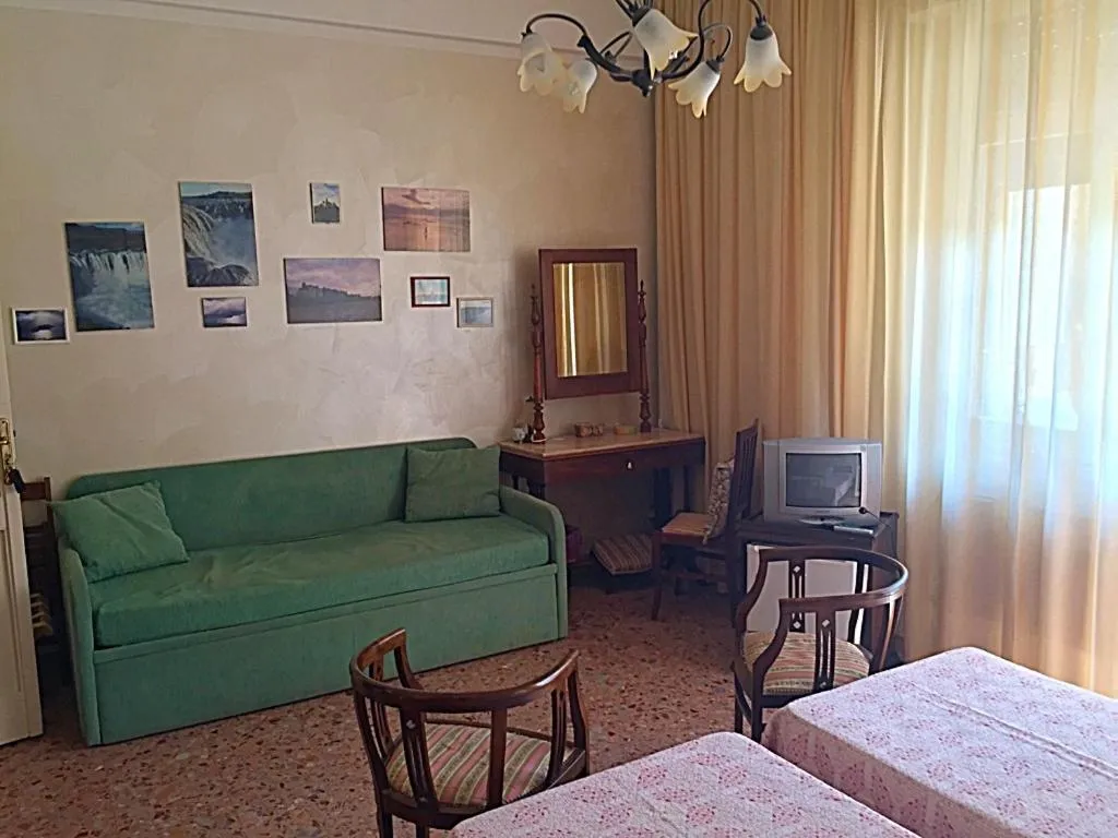 Property building, Bed in B&B Gelone