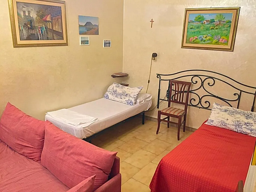 Property building, Bed in B&B Gelone