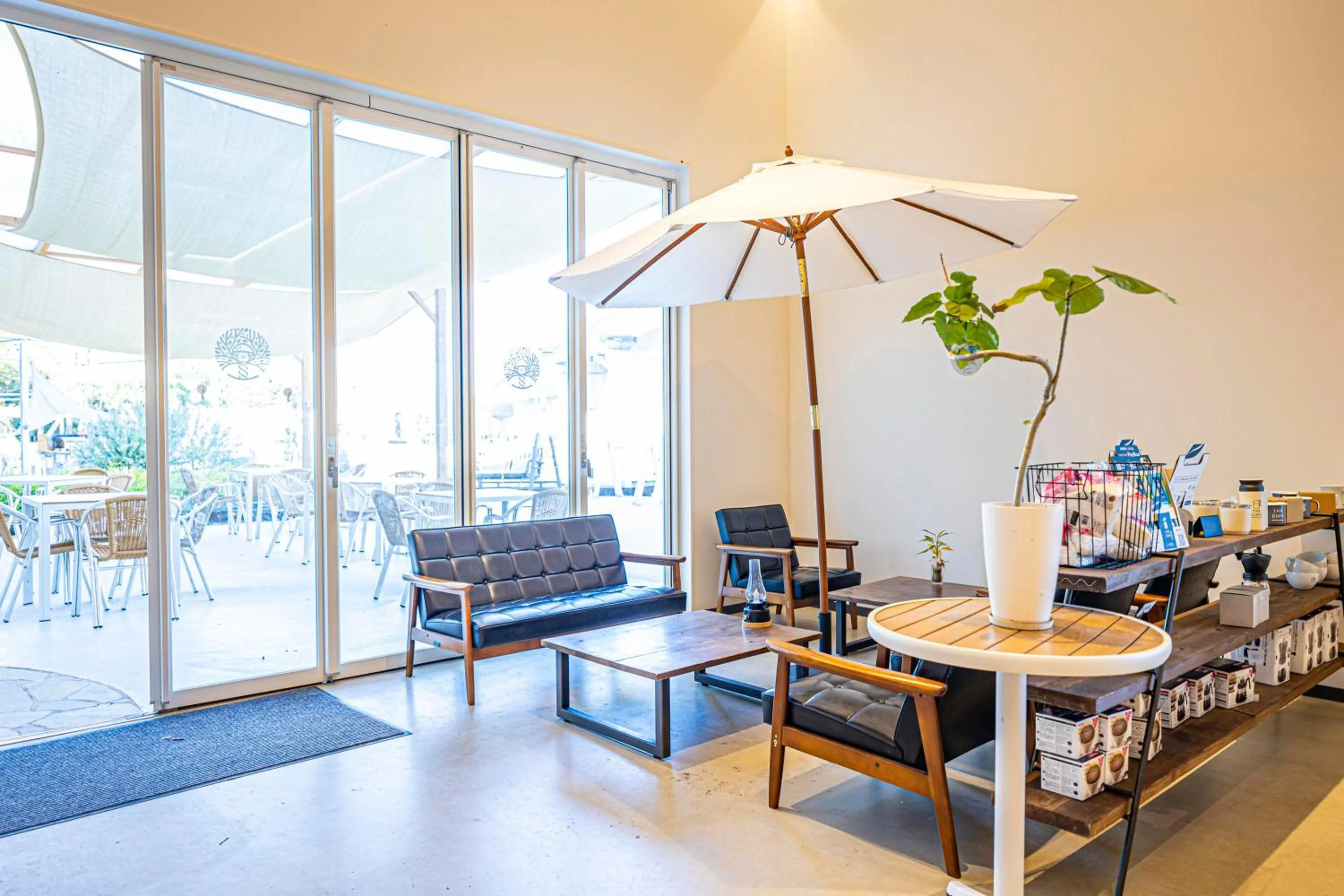 Dining area in glampark FREE AND EASY CAMP RESORT　三重県