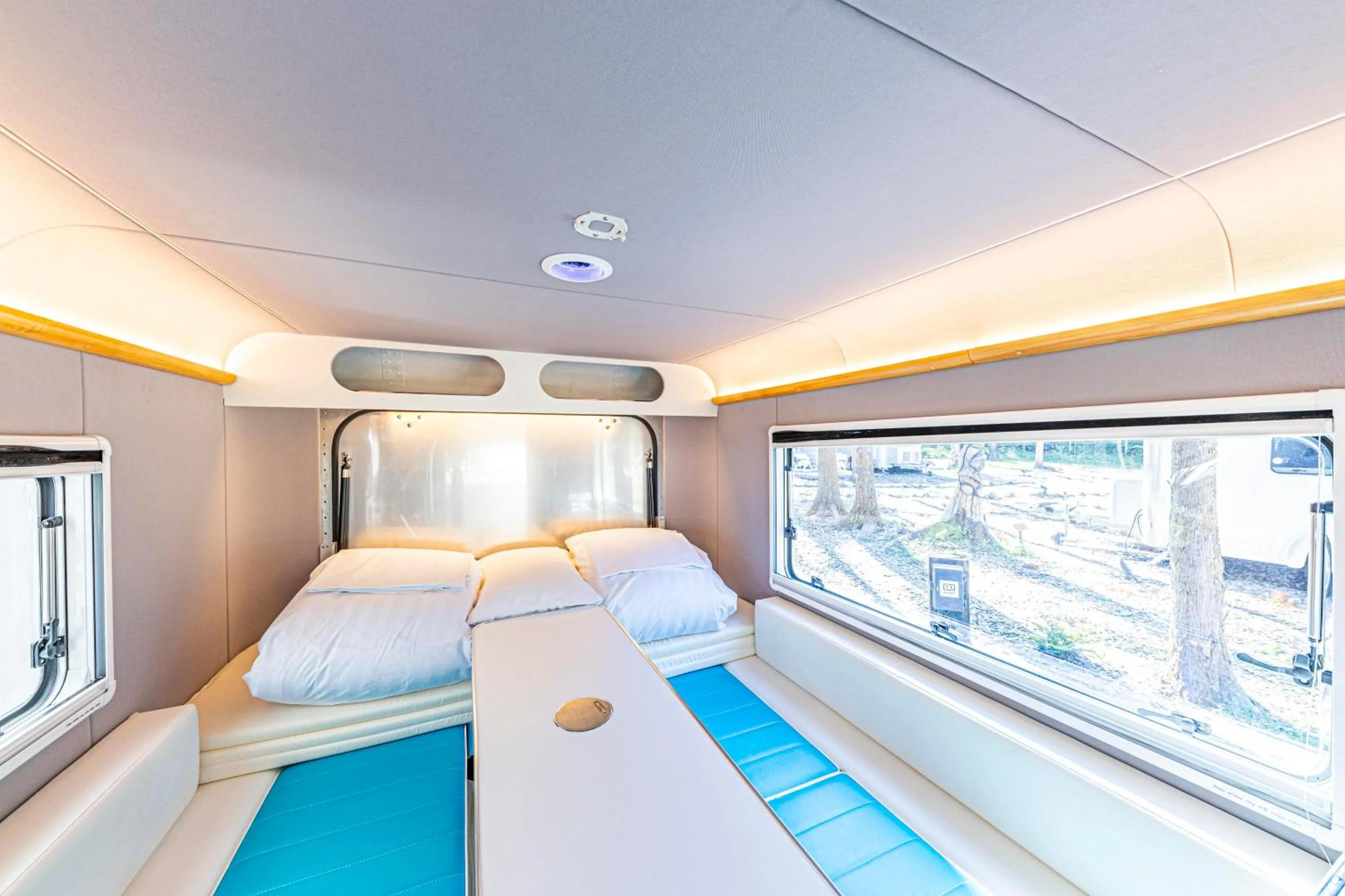 Bed in glampark FREE AND EASY CAMP RESORT　三重県
