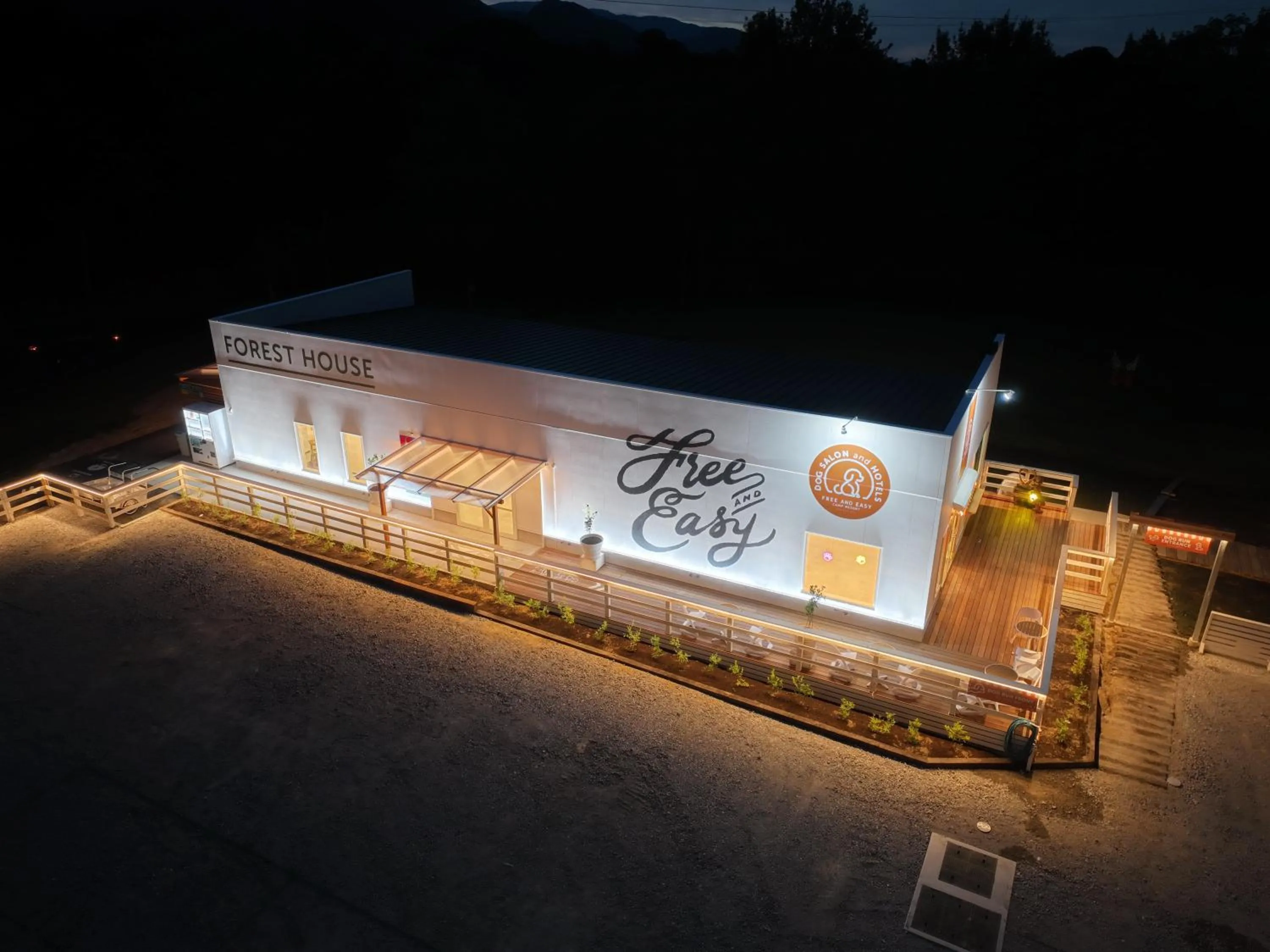 Property building in glampark FREE AND EASY CAMP RESORT　三重県