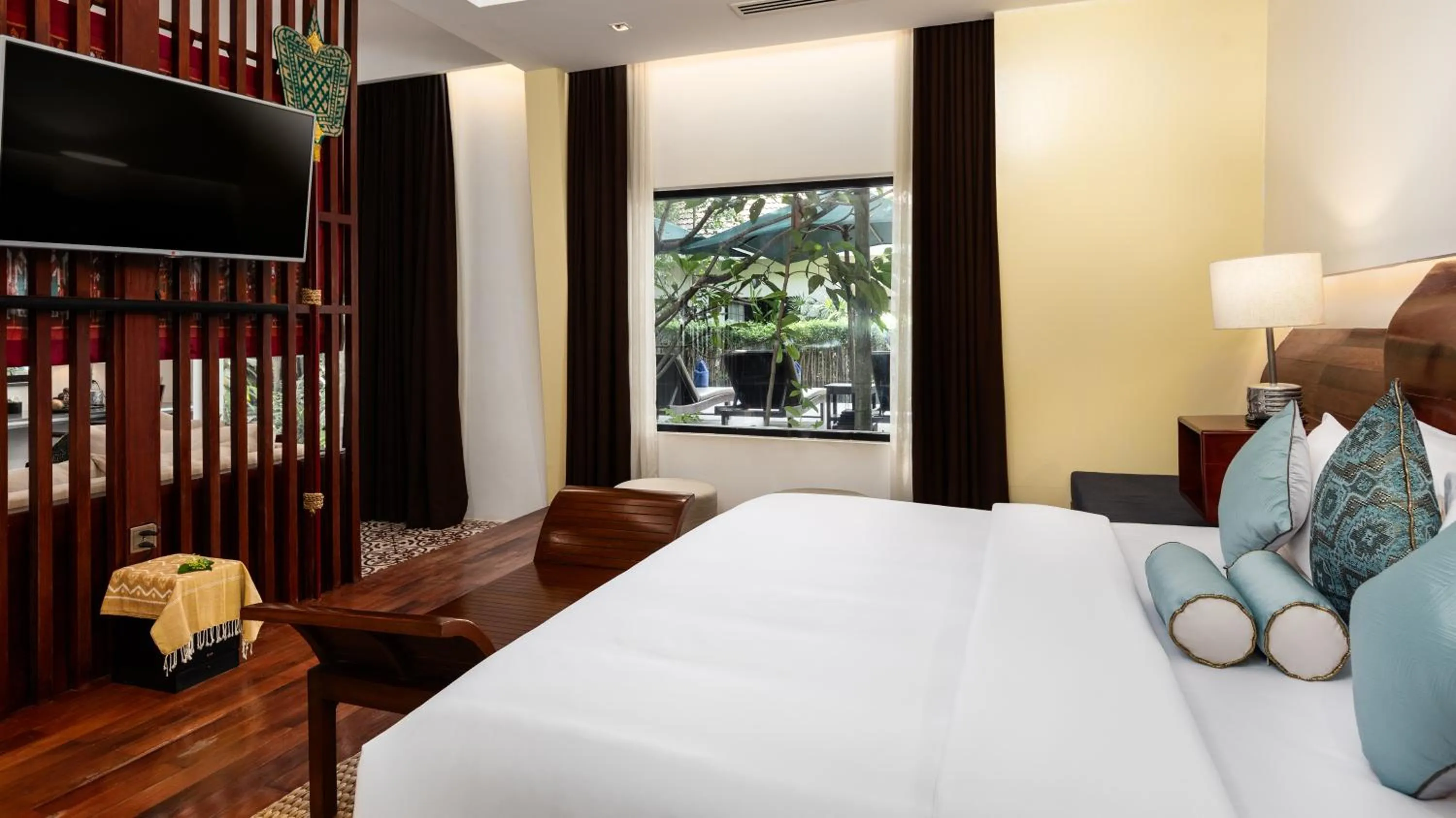 Bed in Lynnaya Urban River Resort