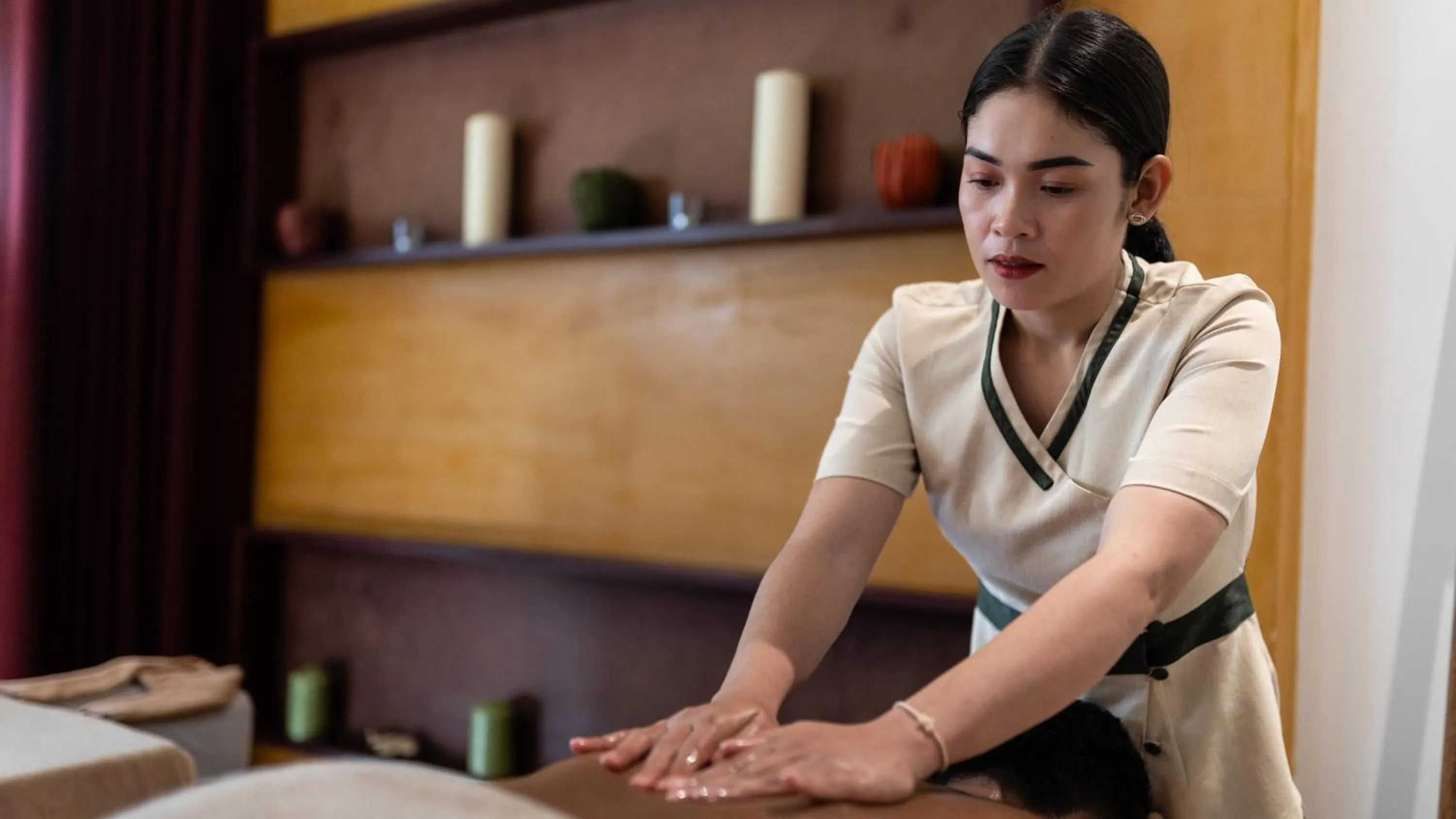 Massage in Lynnaya Urban River Resort