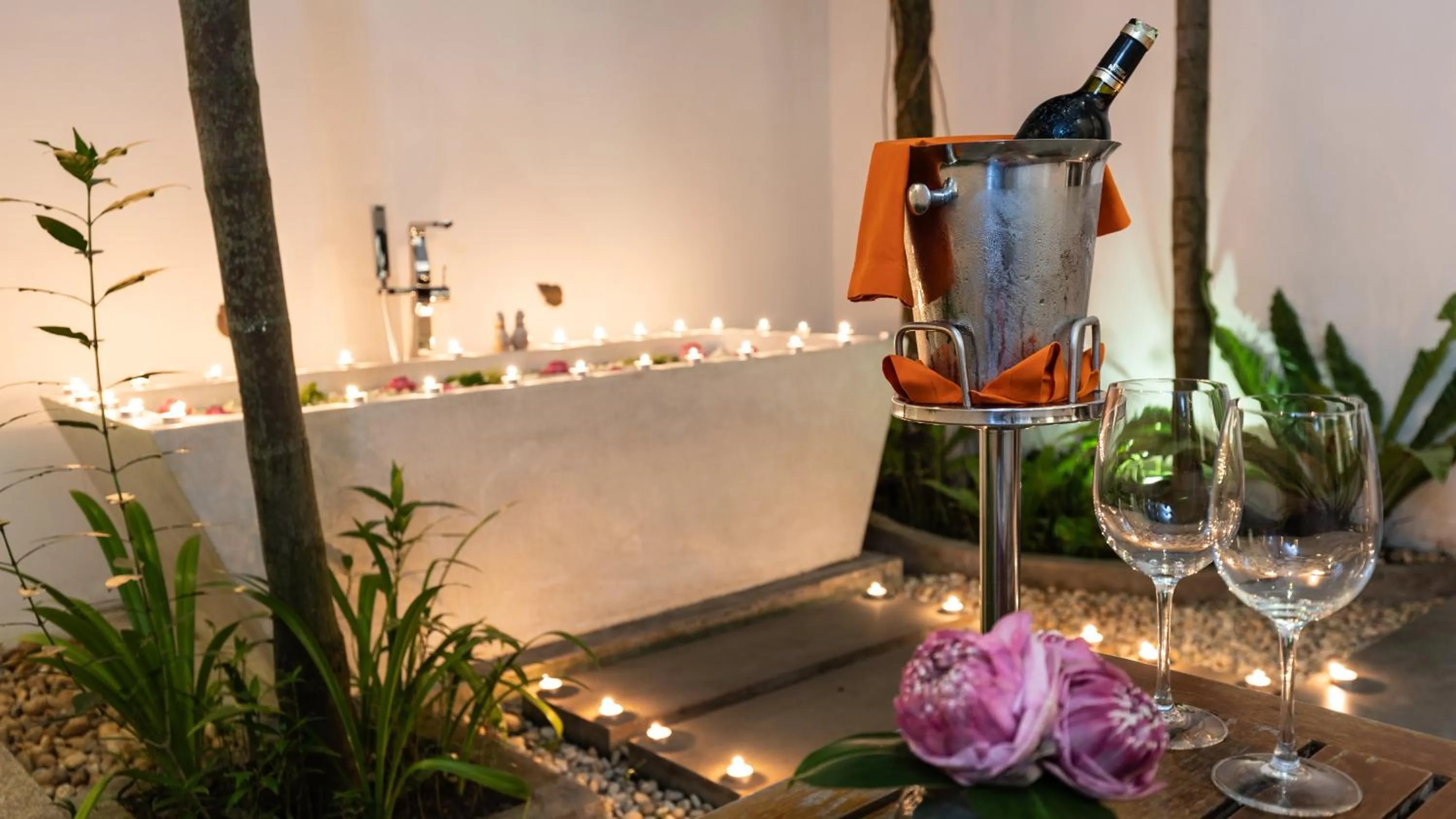 Shower in Lynnaya Urban River Resort