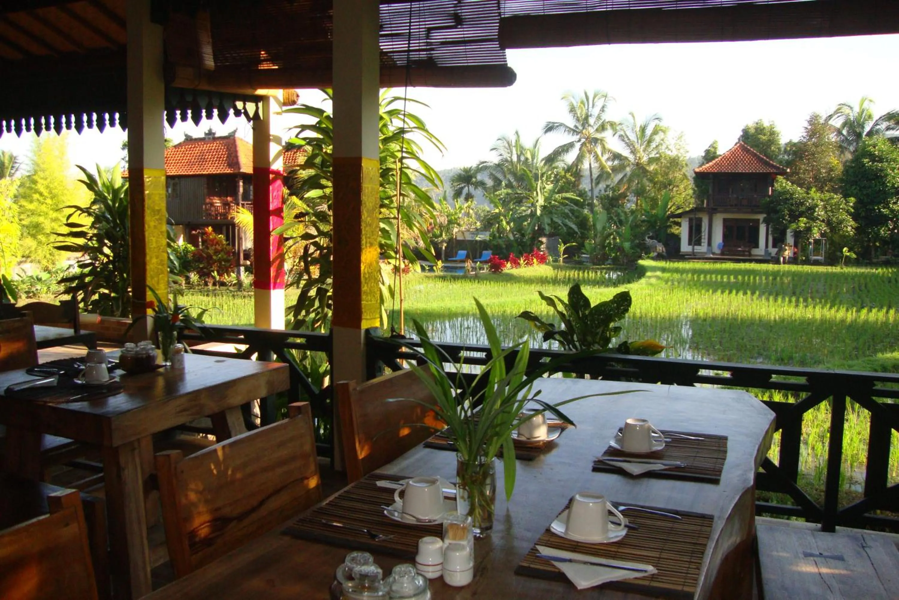 Restaurant/places to eat in Atres Villa