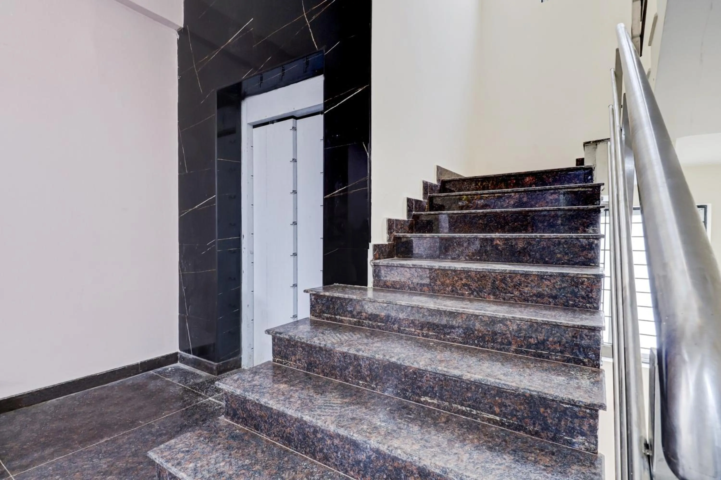 Facade/entrance in Hotel O Power Spirits Boarding and Lodging