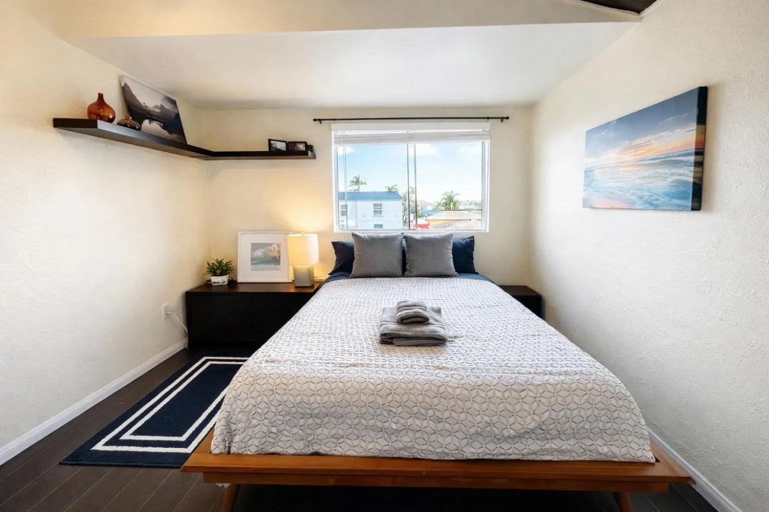 Sunset Haven: Lakeside Charm in Ocean Beach
