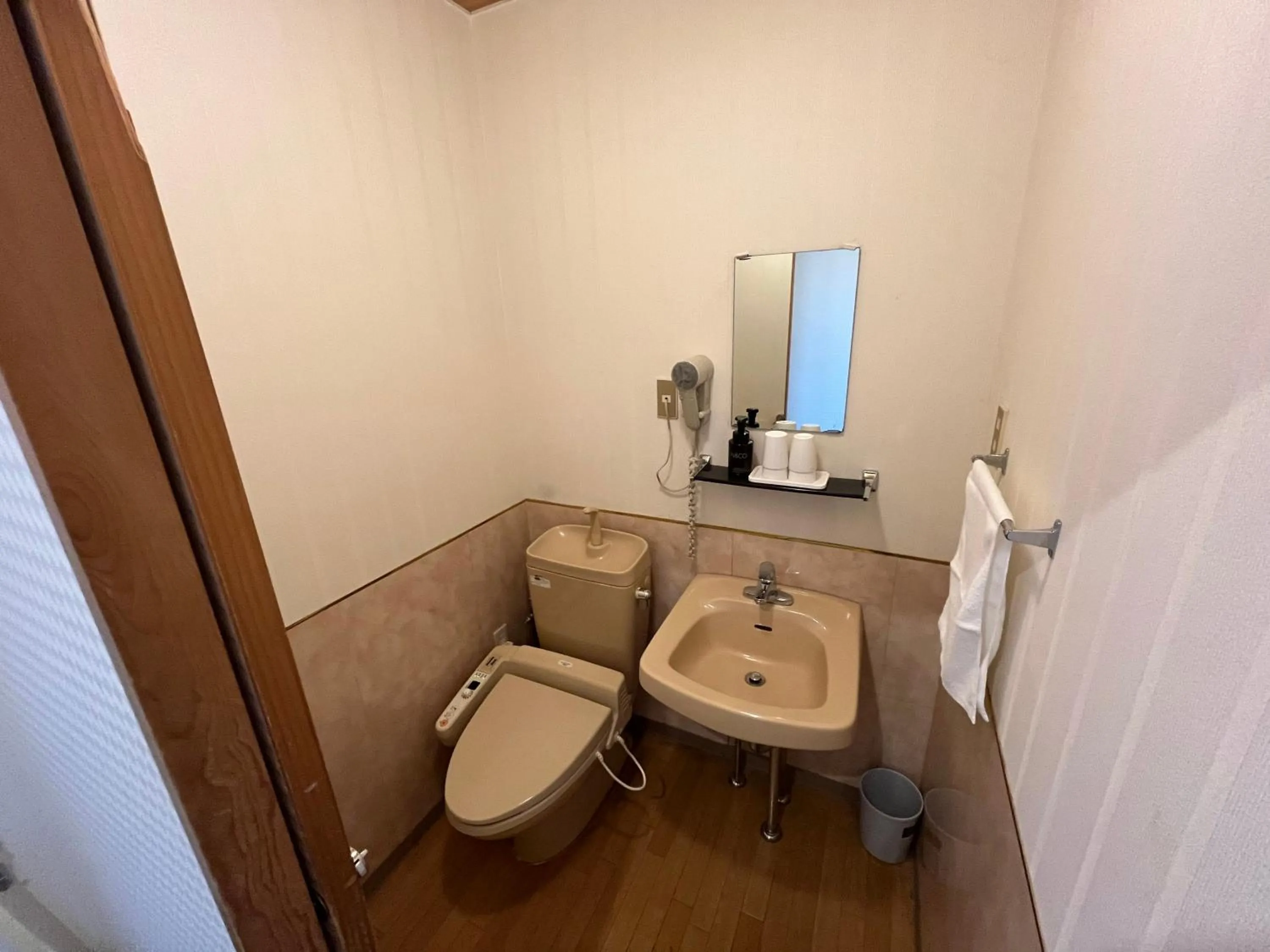 Toilet in Hotel Marsh Land